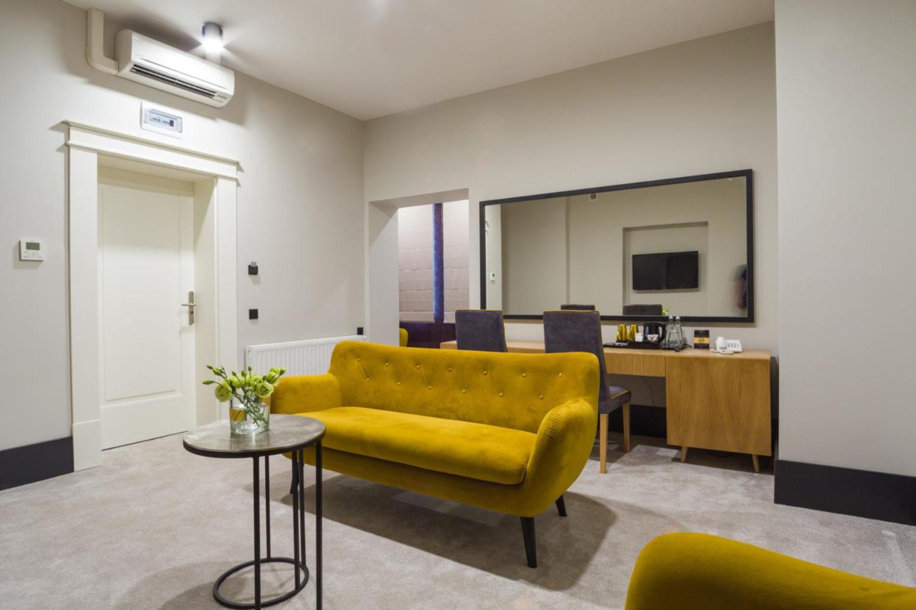 King Suite - Photo 2