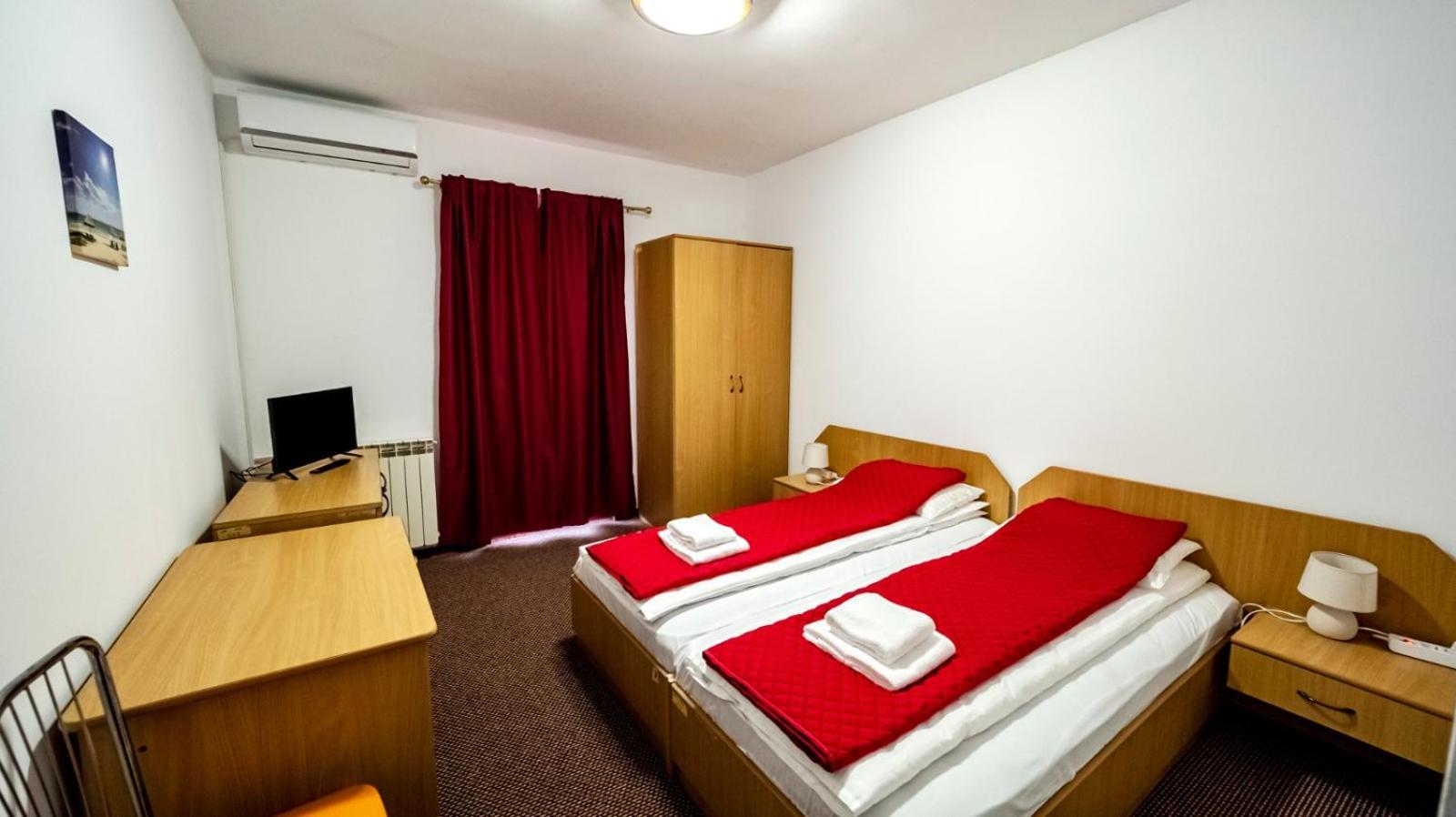 Double or Twin Room with Private Bathroom photo 3