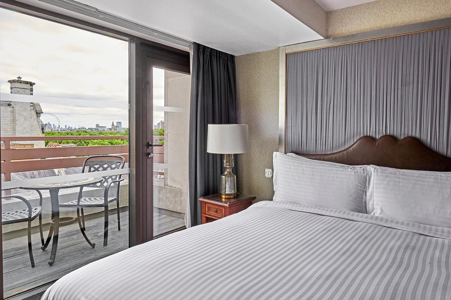 One-Bedroom Suite with Balcony photo 3
