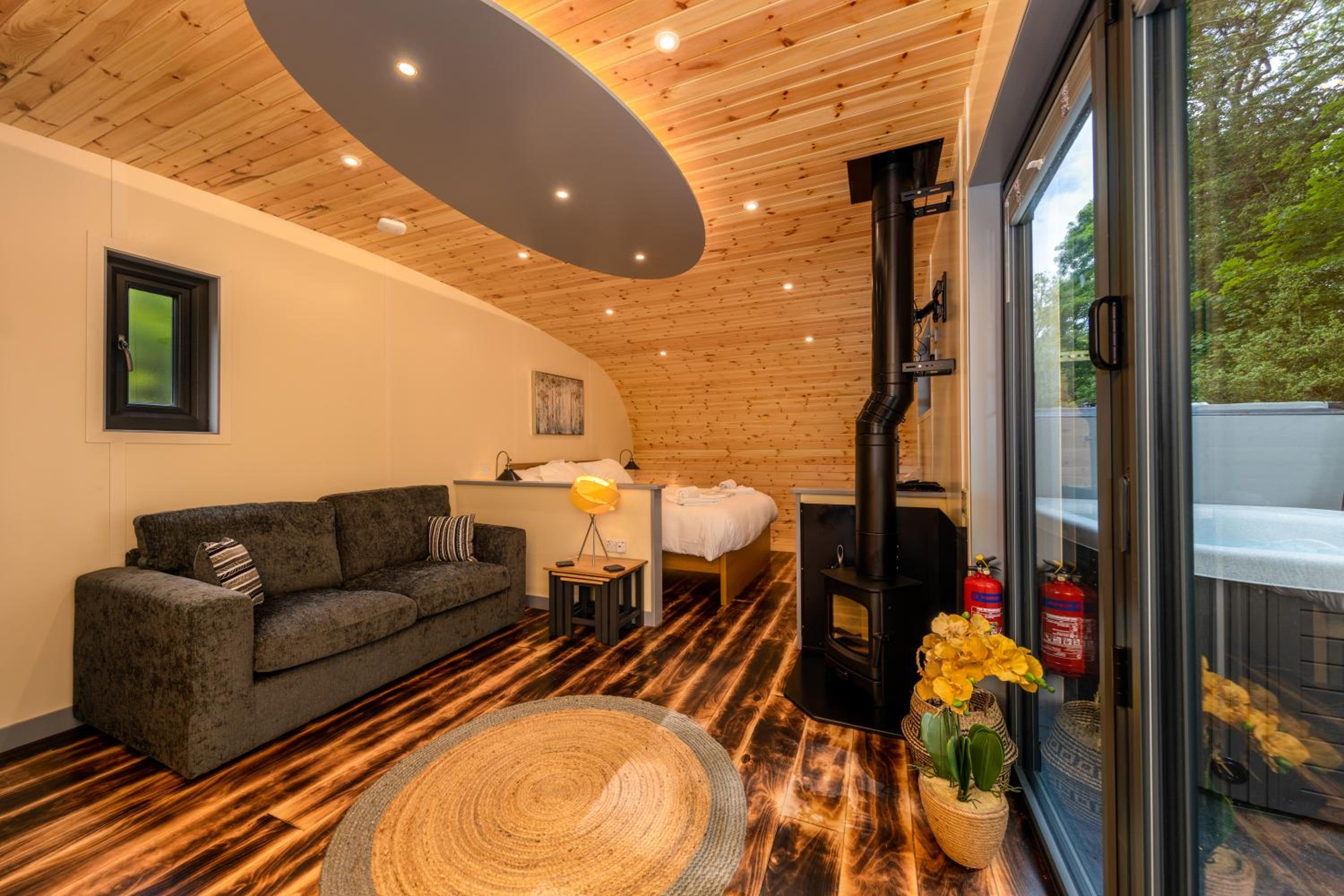 Cabin with Hot Tub photo 3
