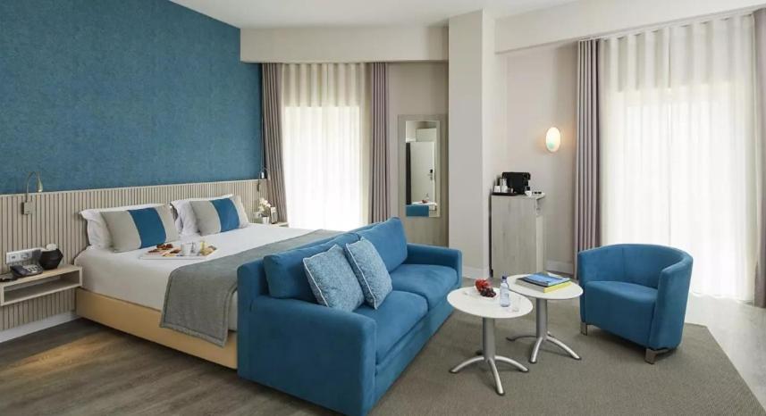 Deluxe Queen Room