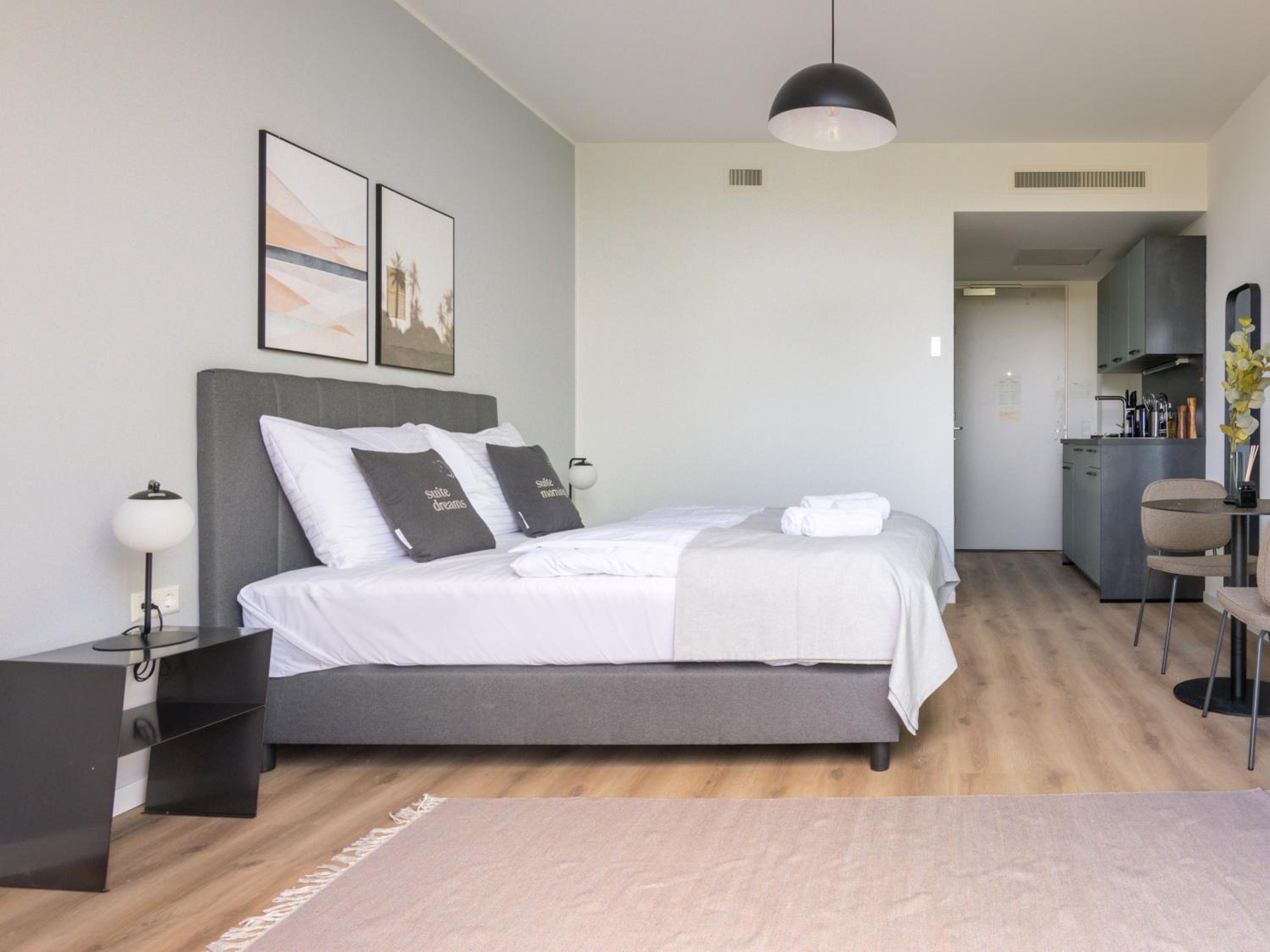 Suite with Balcony - Photo 12