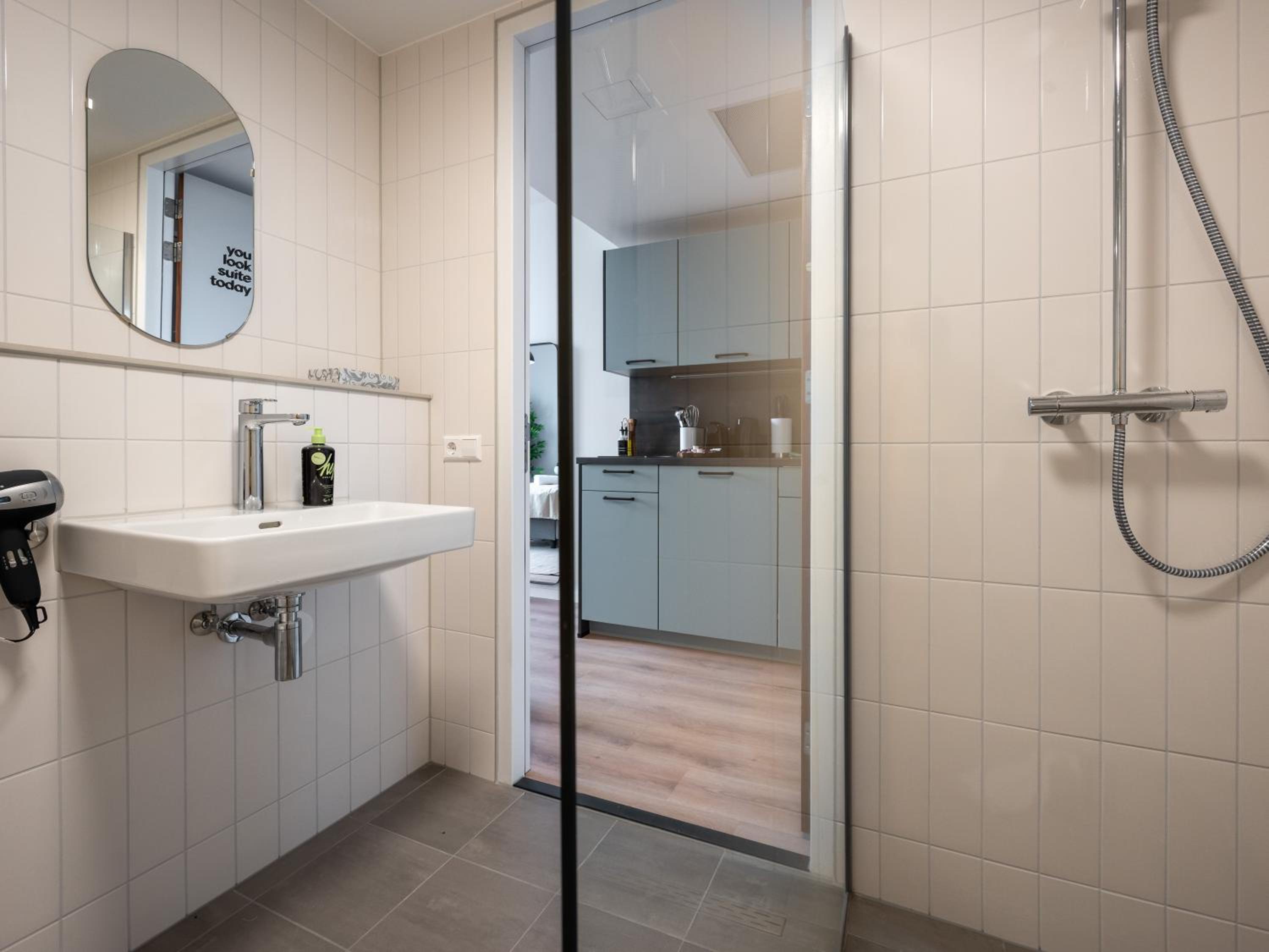 Suite with Balcony - Photo 3