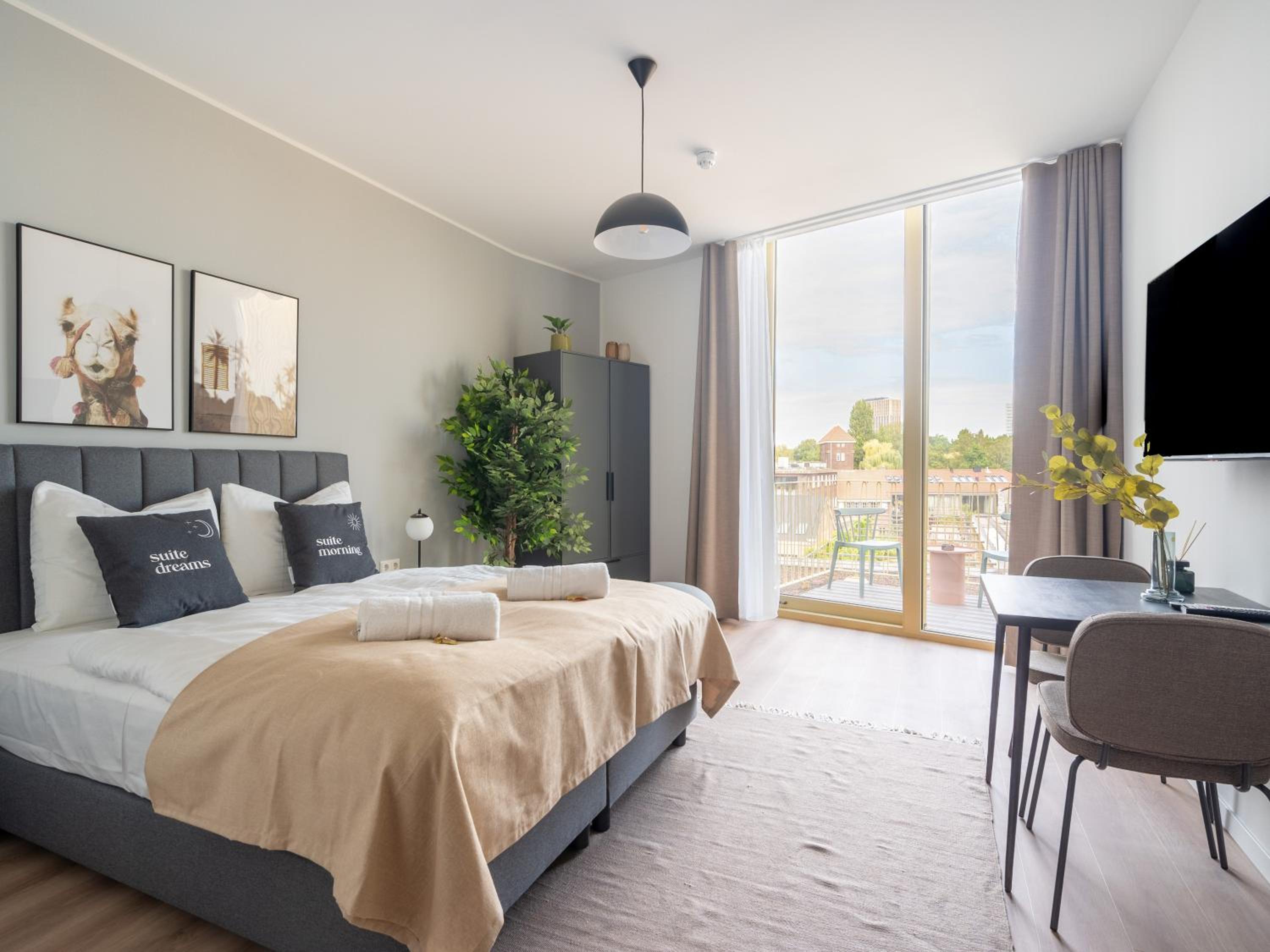 Suite with Balcony - Photo 2