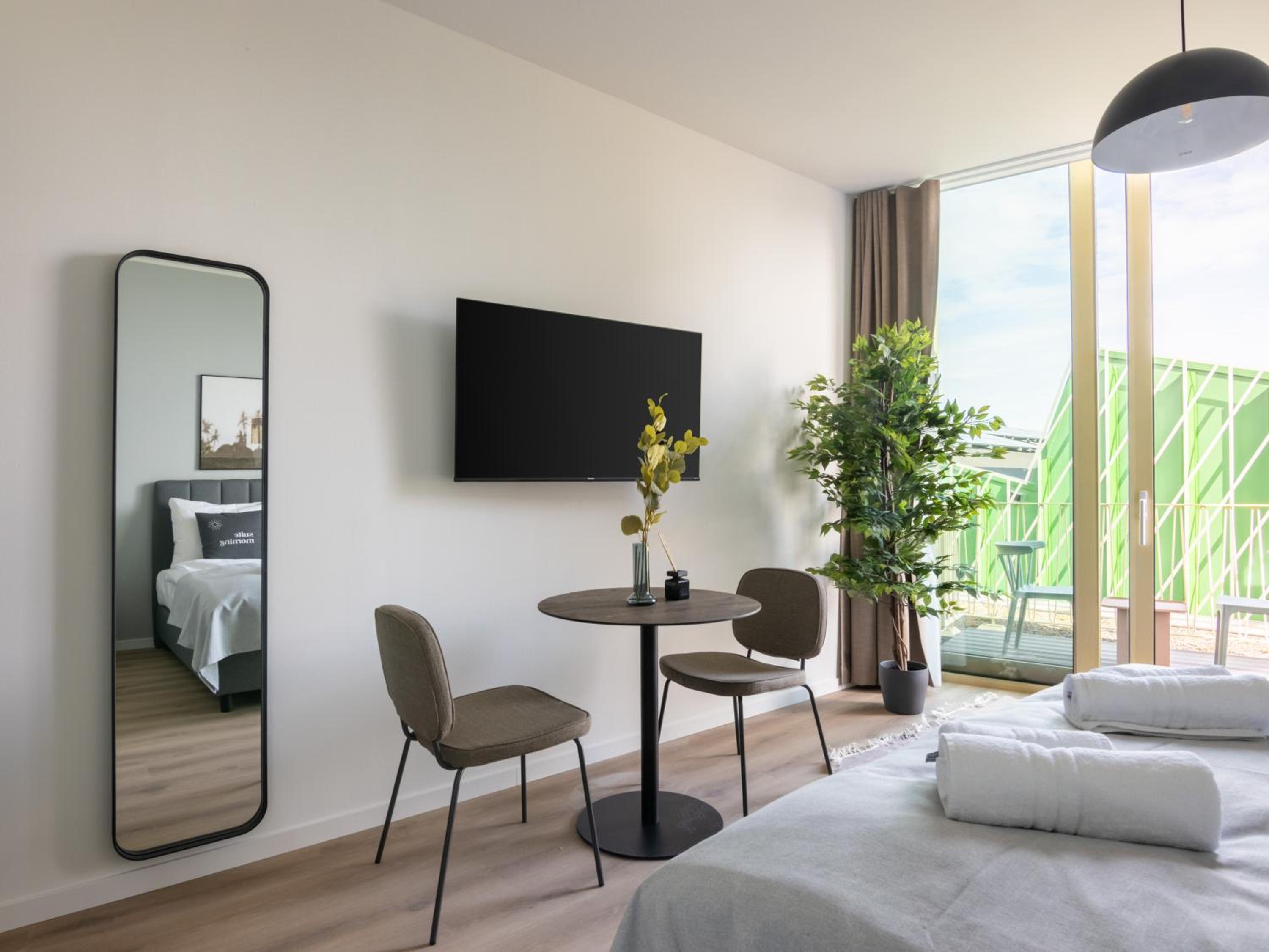 Suite with Balcony - Photo 9