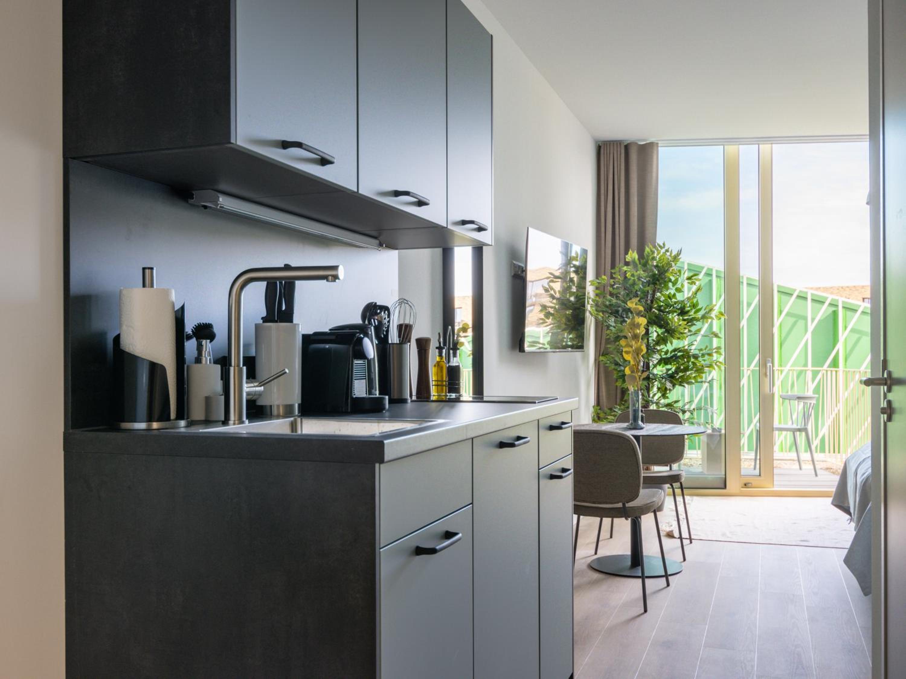 Suite with Balcony - Photo 4