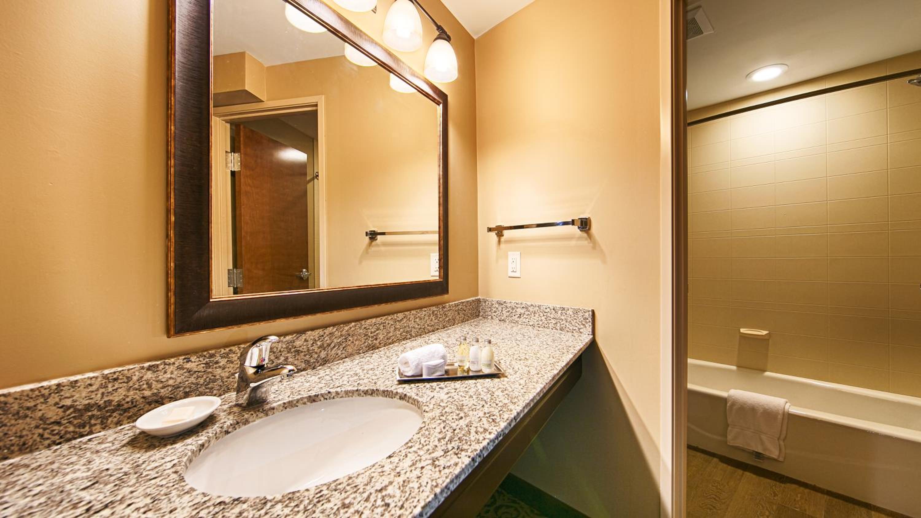 Queen Room - Non-Smoking photo 2