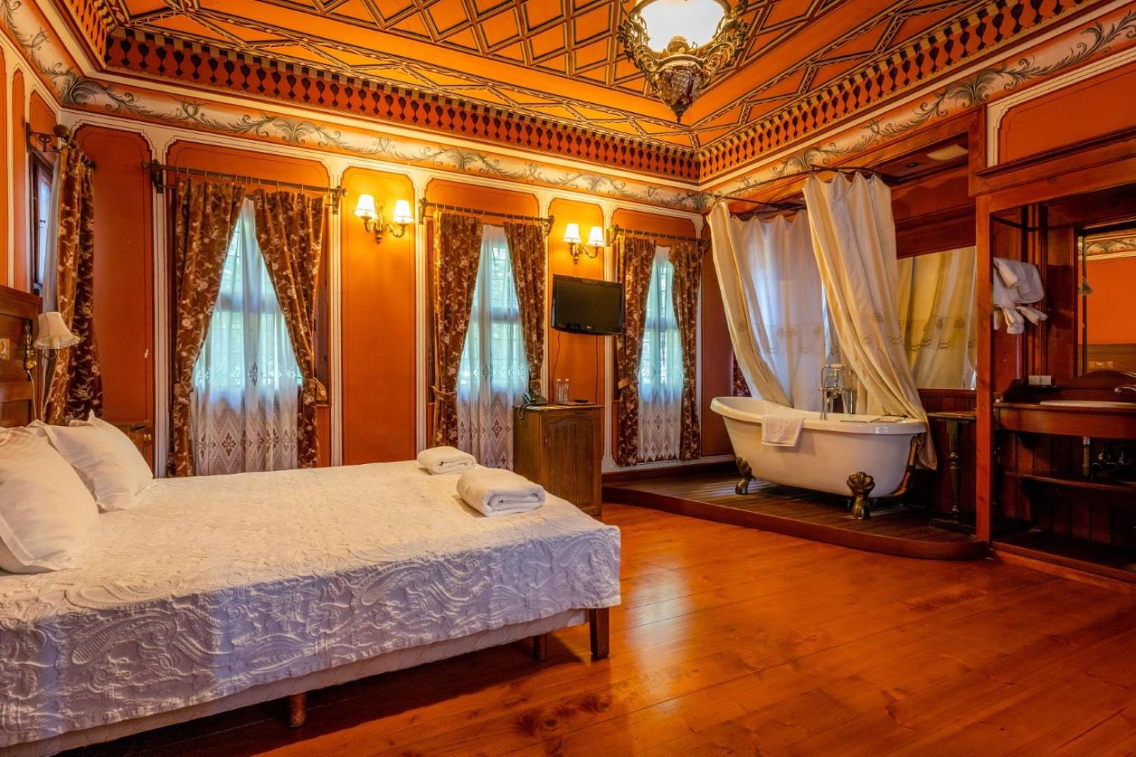 Deluxe Double Room with Bath