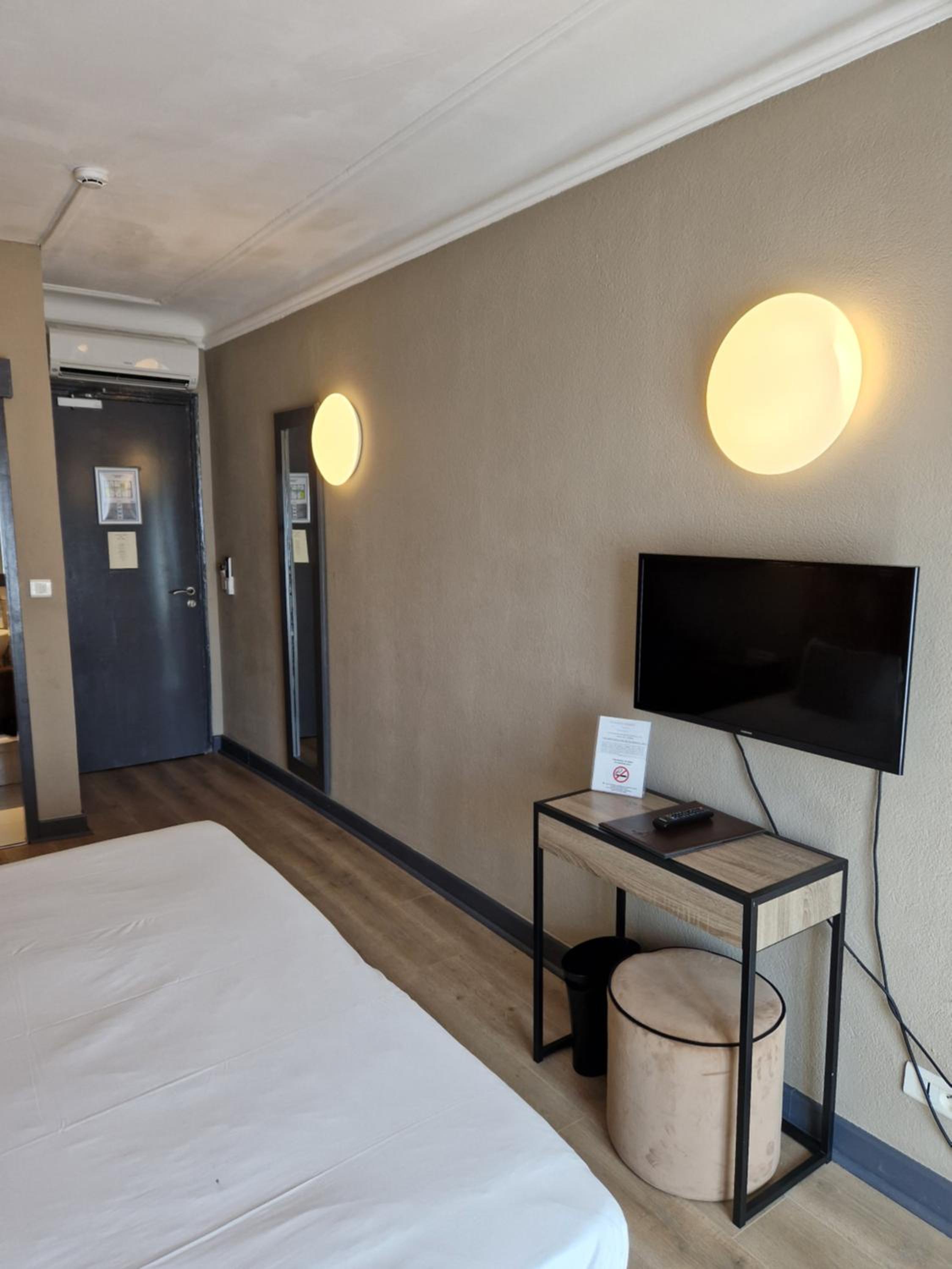 Double or Twin Superior Room - Photo 6