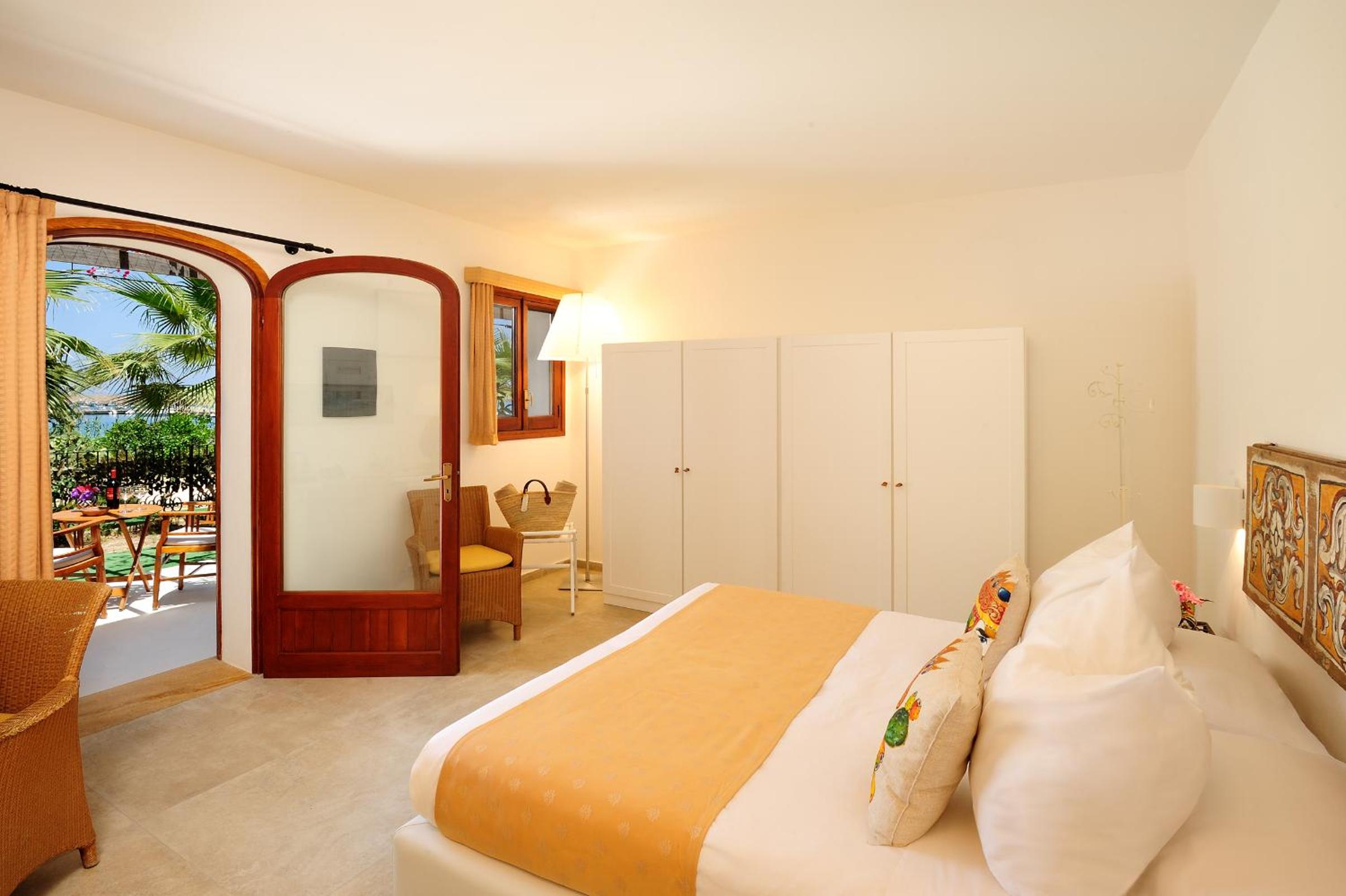 Standard Double or Twin Room - Photo 13