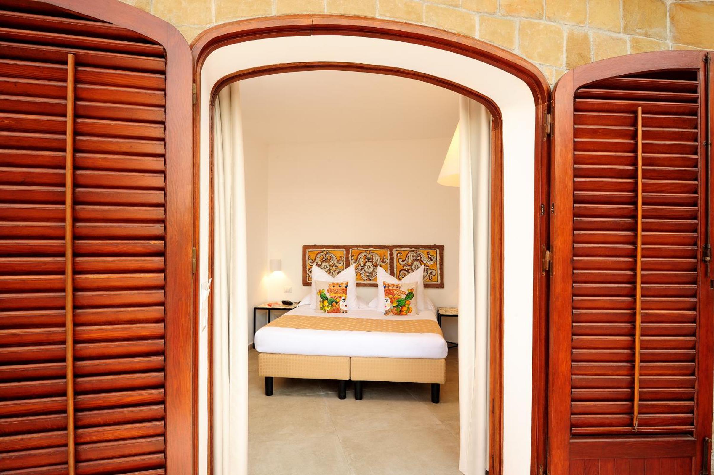 Standard Double or Twin Room - Photo 2