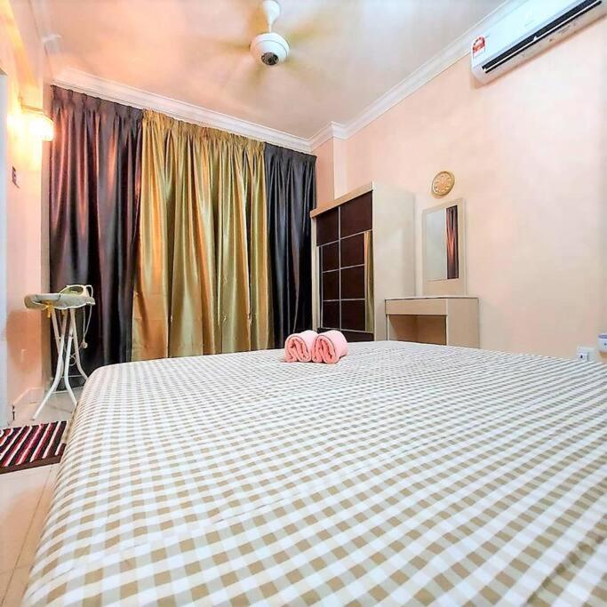 Three-Bedroom Apartment photo 3