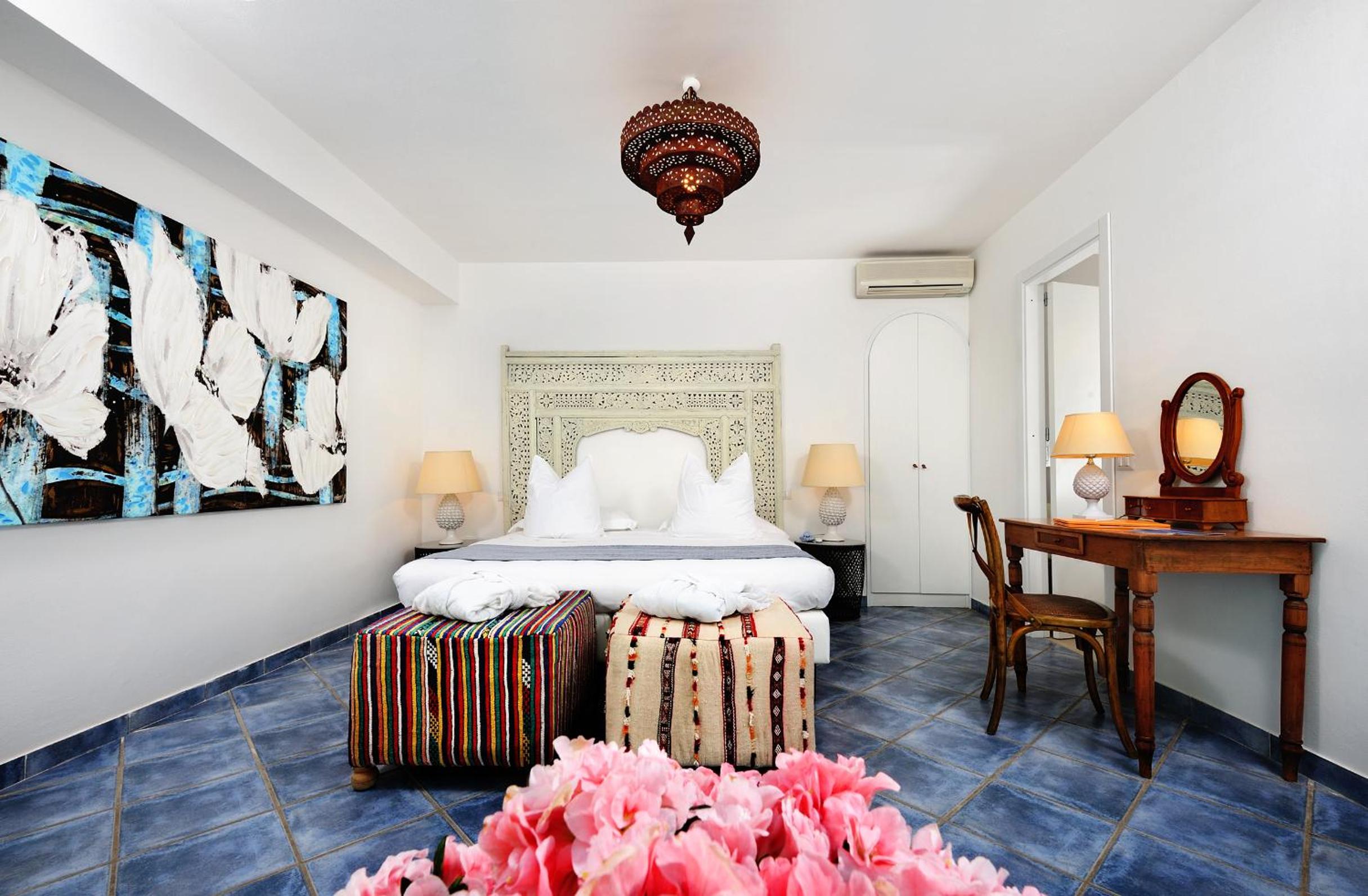 Deluxe Suite with Sea View - Photo 4