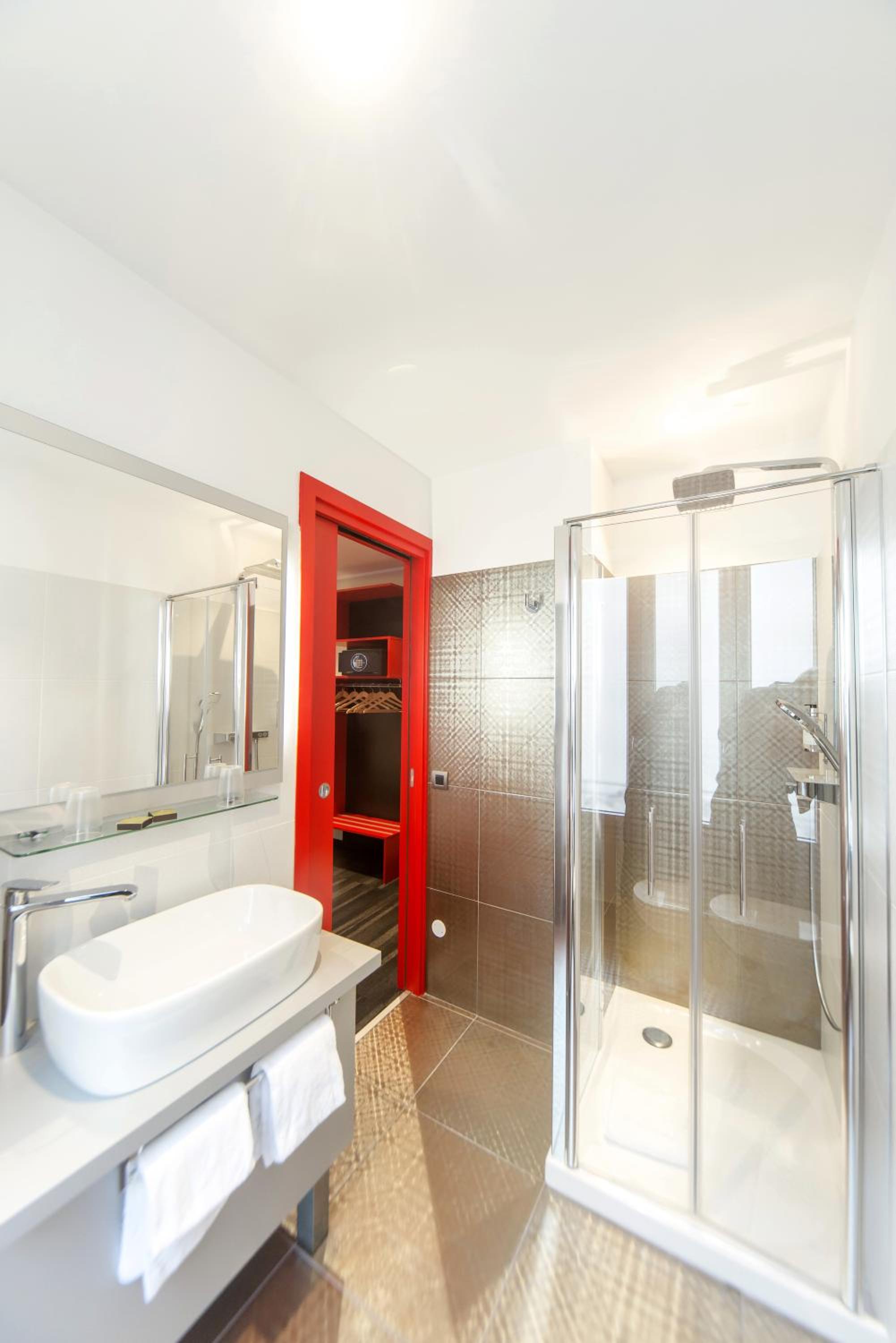 Executive King Room with King Bed and Balcony photo 3