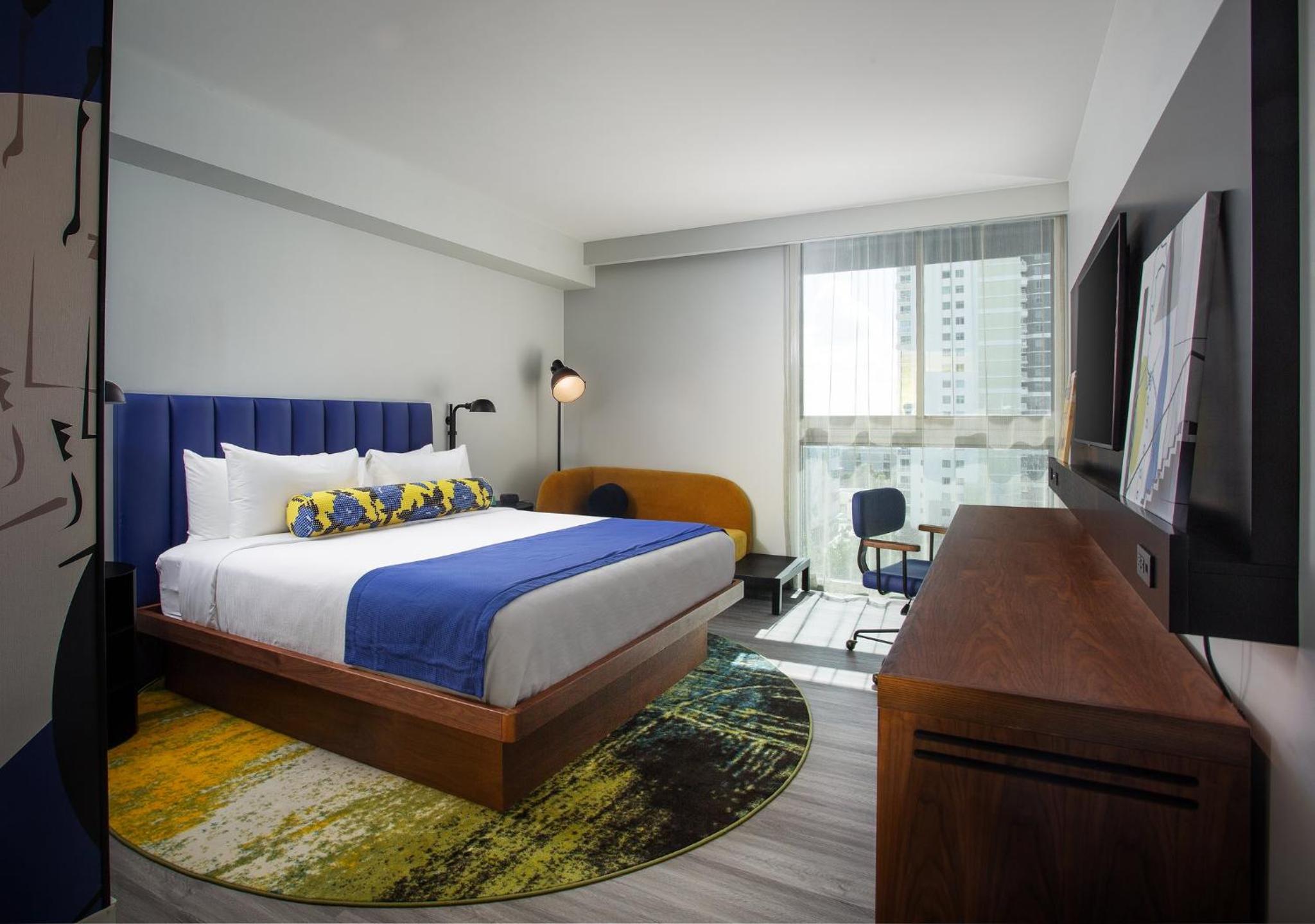 Premium King Room photo 3