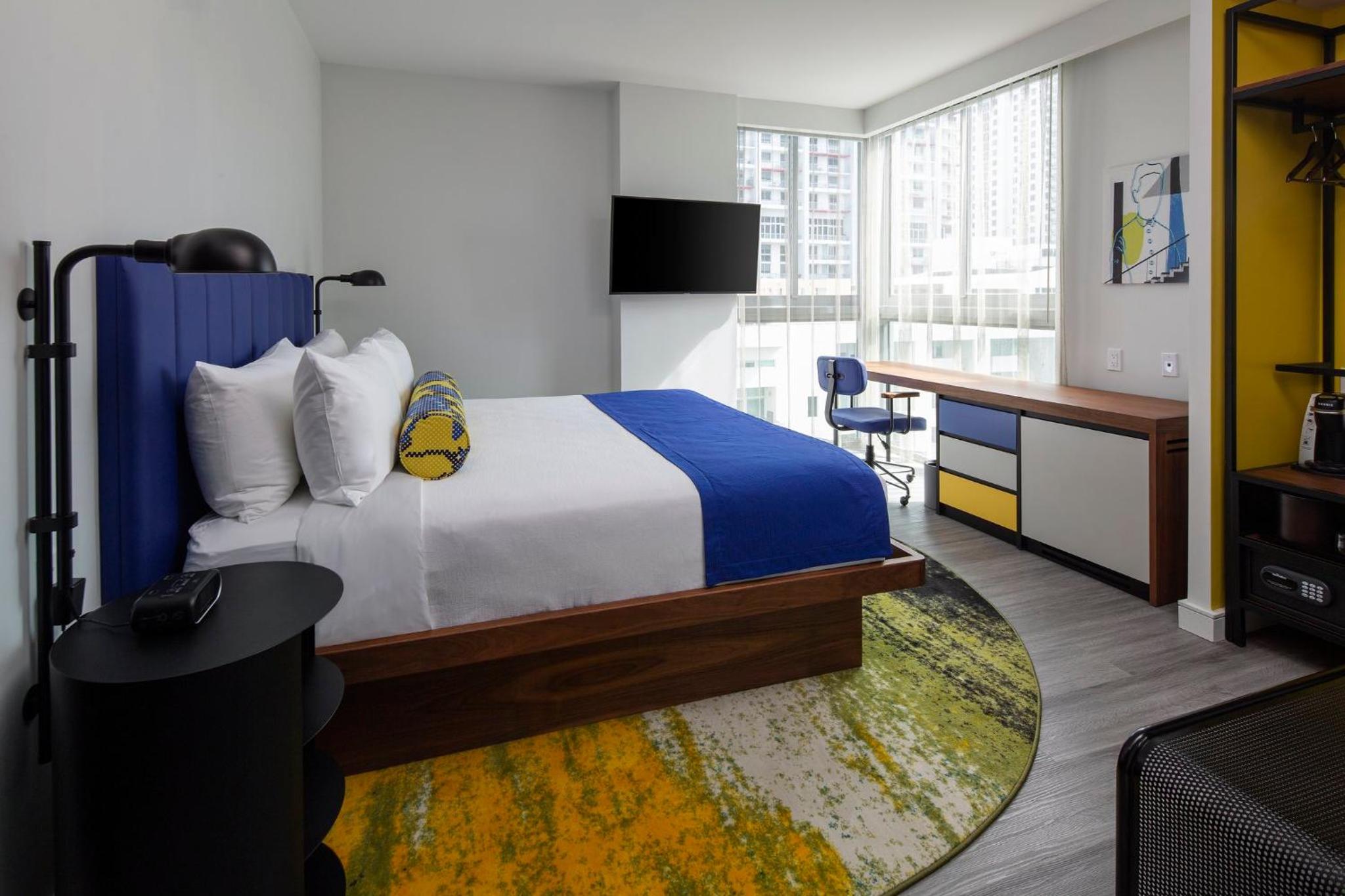 Standard King Room photo 2