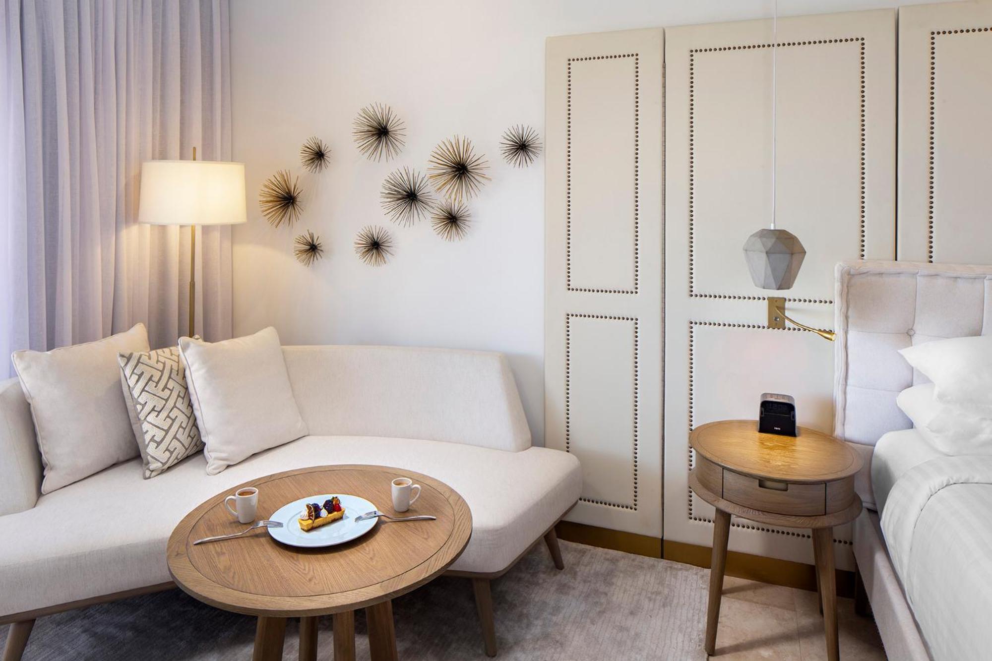 Deluxe King Room with Garden View - Photo 5