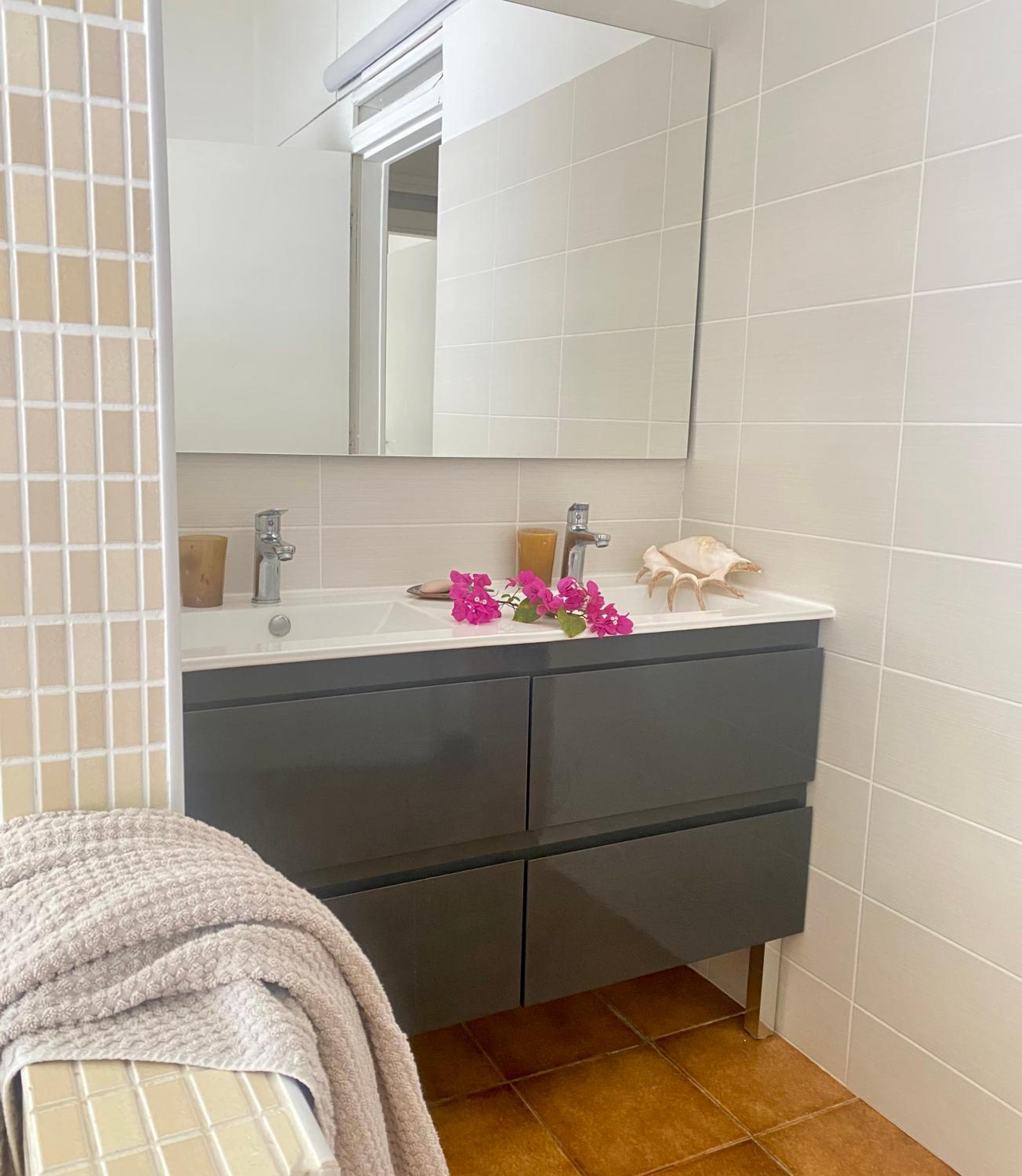 Three-Bedroom House photo 2