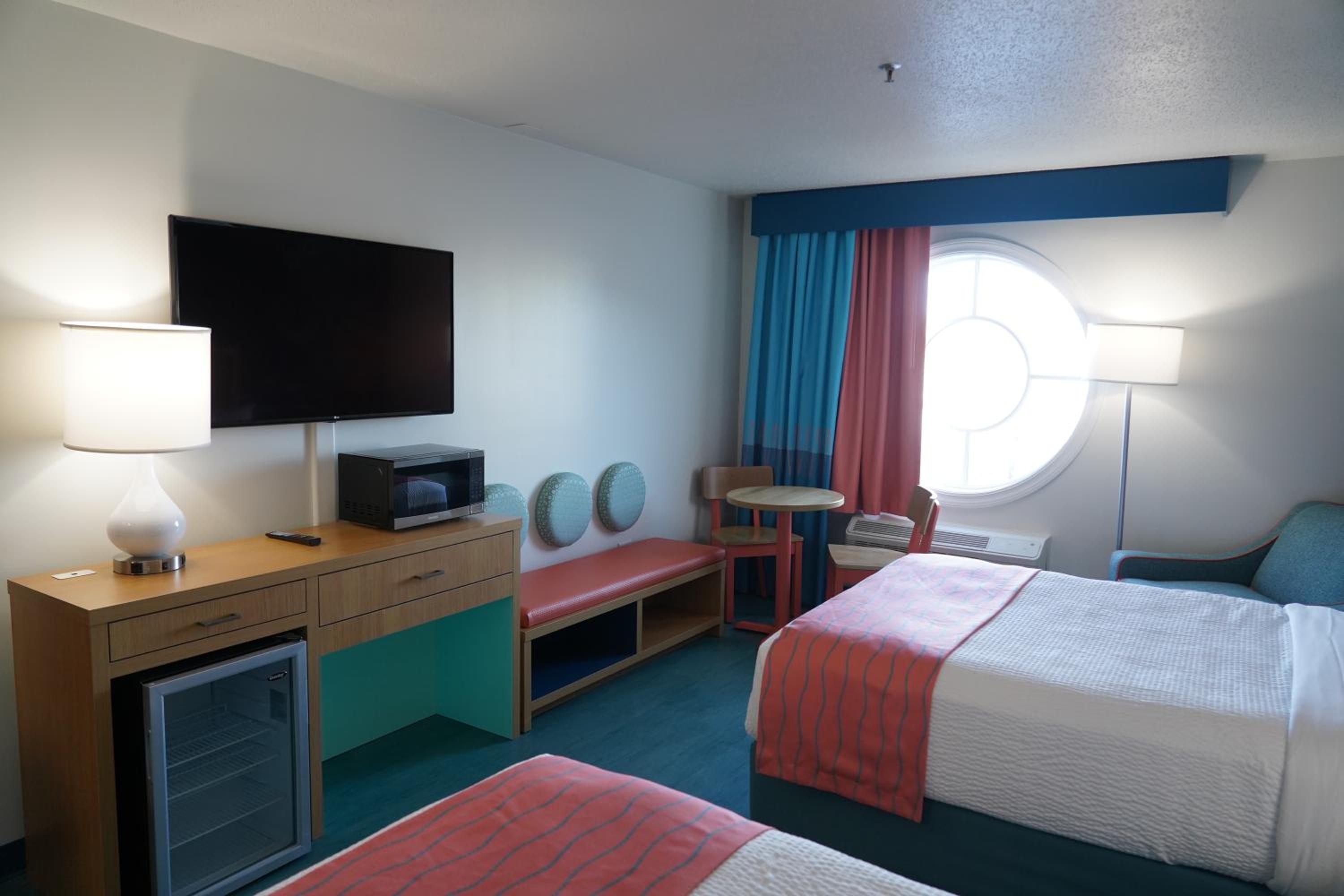 Queen Room with Two Queen Beds - Photo 3