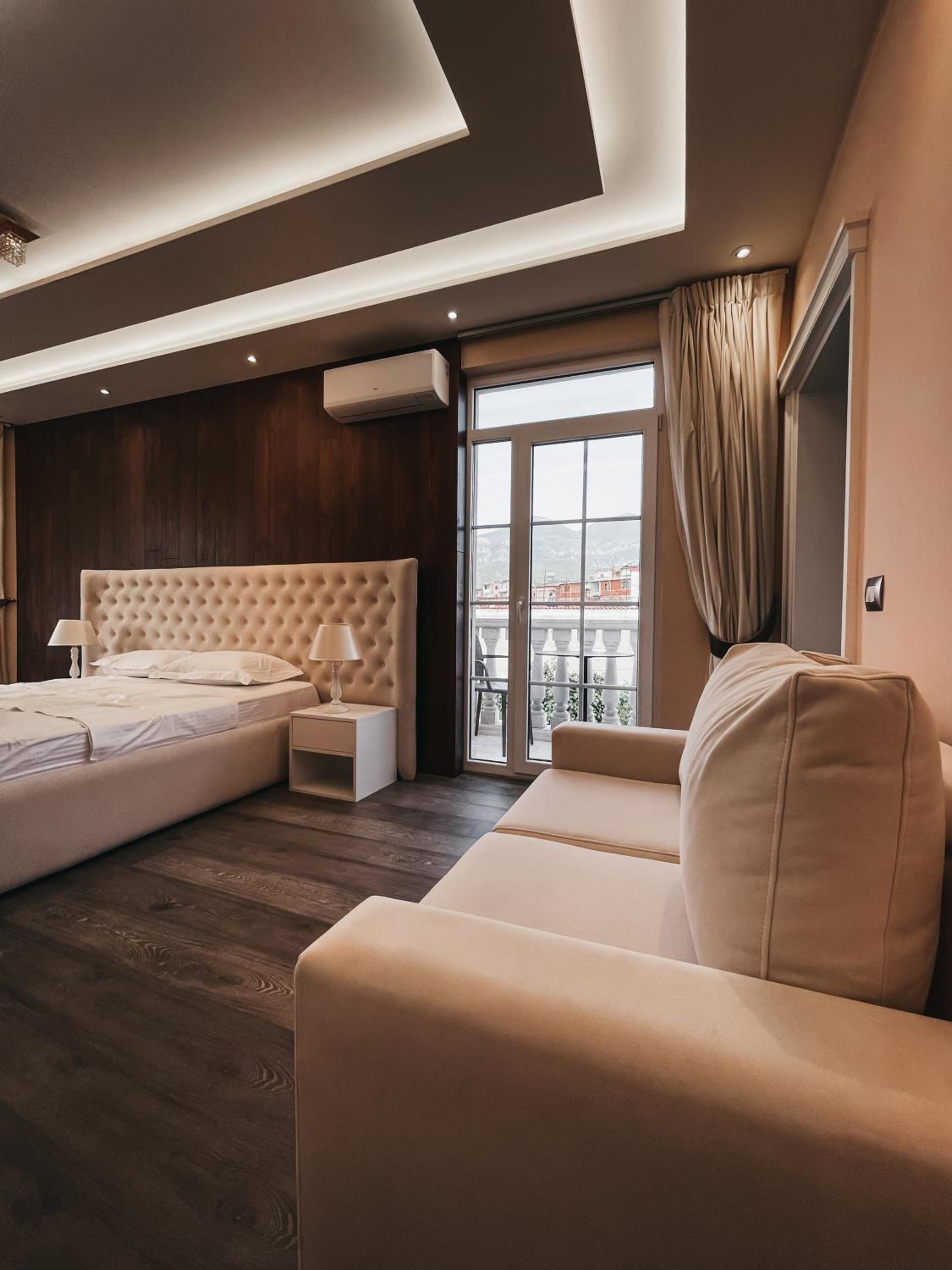 Deluxe King Suite