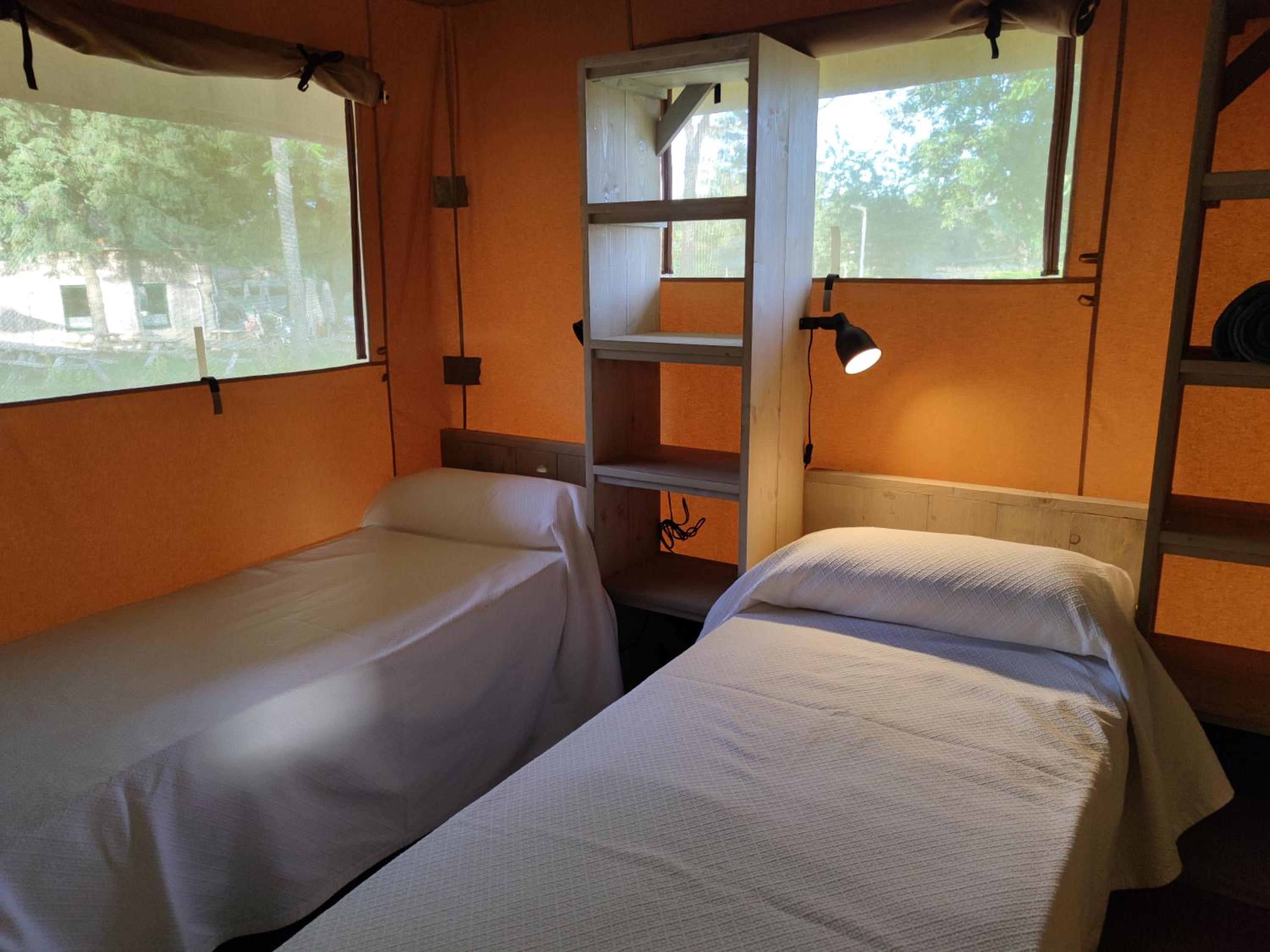 Tent - Photo 9