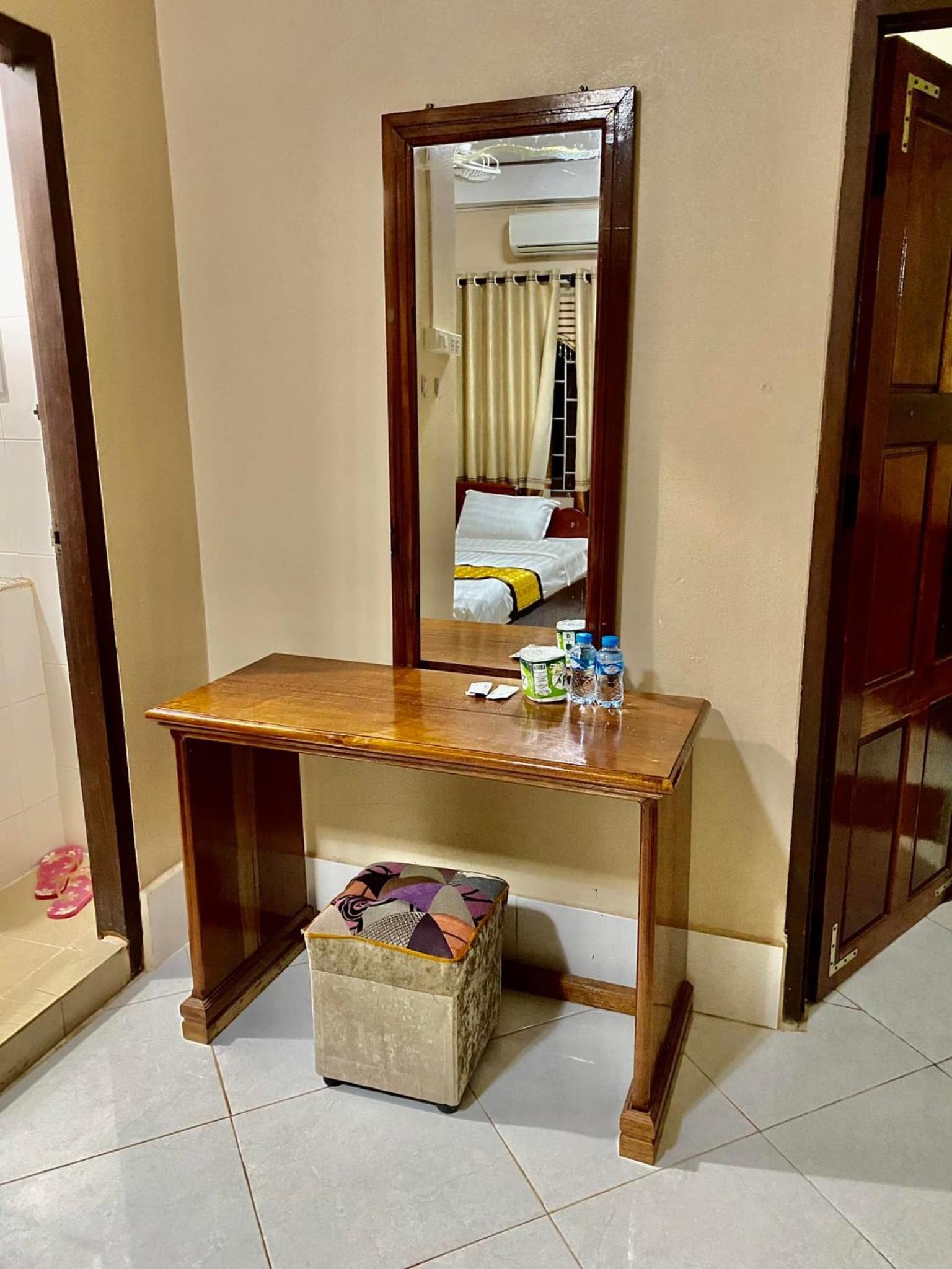 Twin Room with City View photo 2