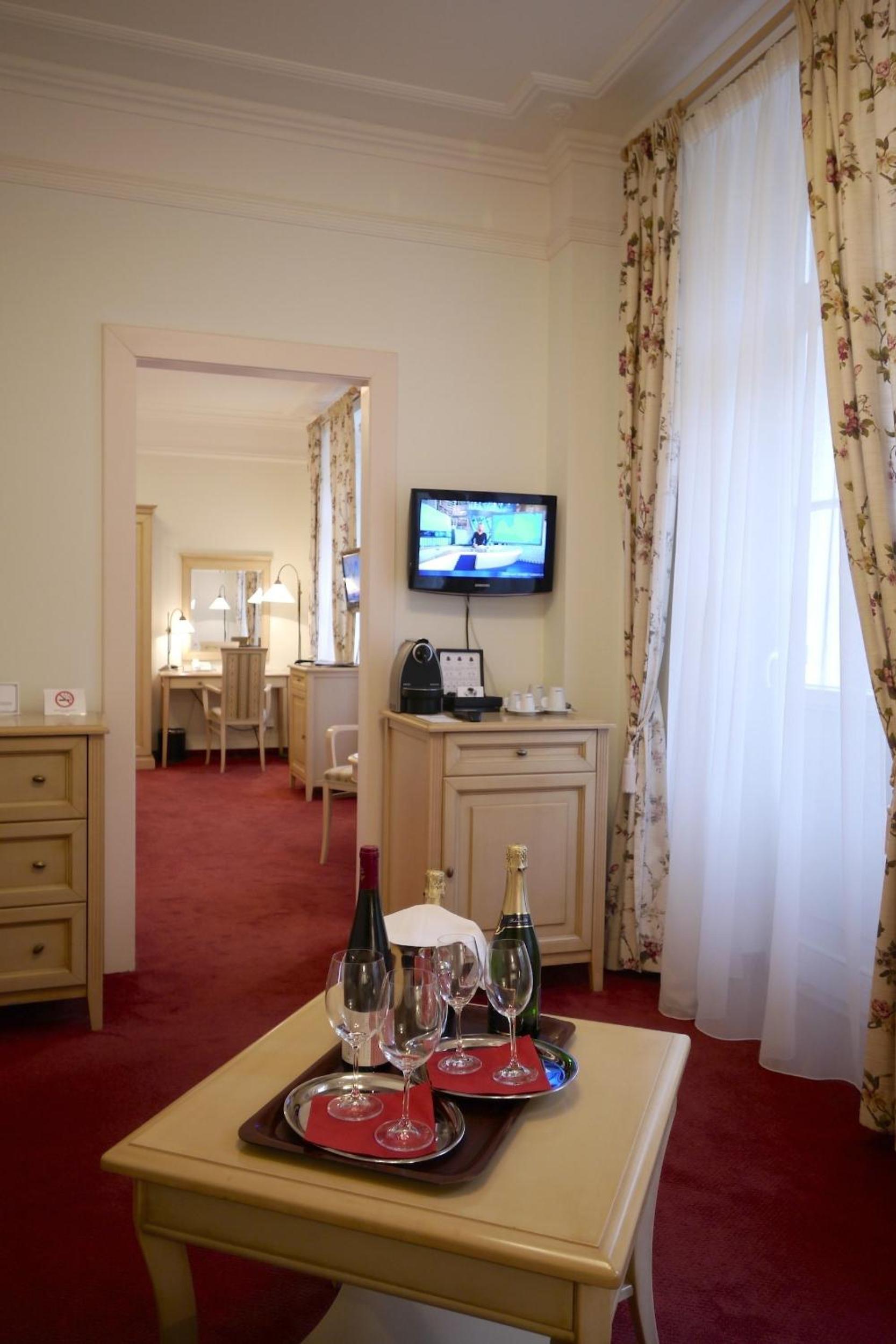 Deluxe Double Room or Twin Room with Wellness and Swimming Pool Access - Photo 6
