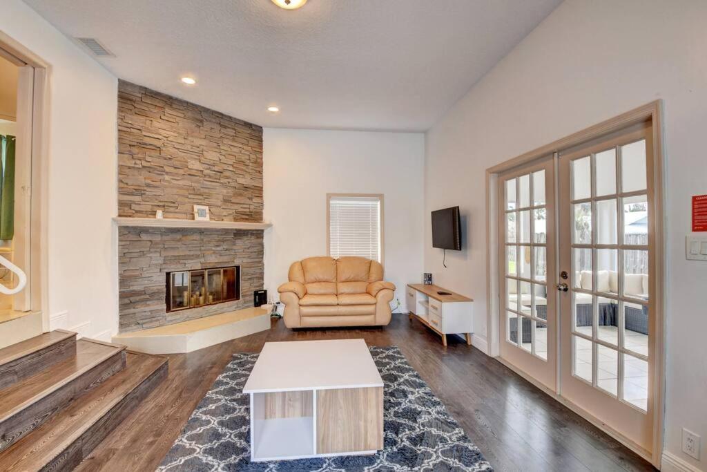 Five-Bedroom House photo 1