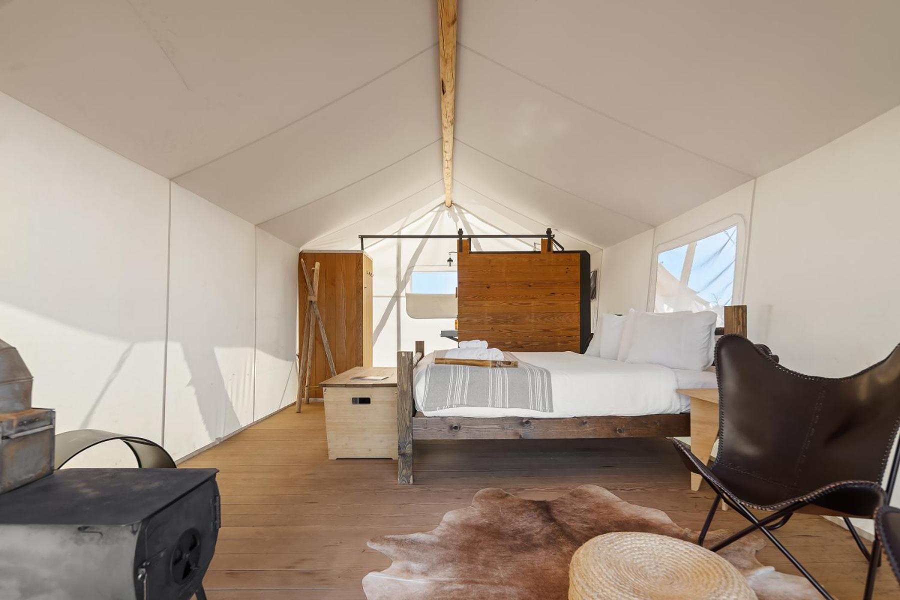 Deluxe Tent with Private Bathroom photo 2