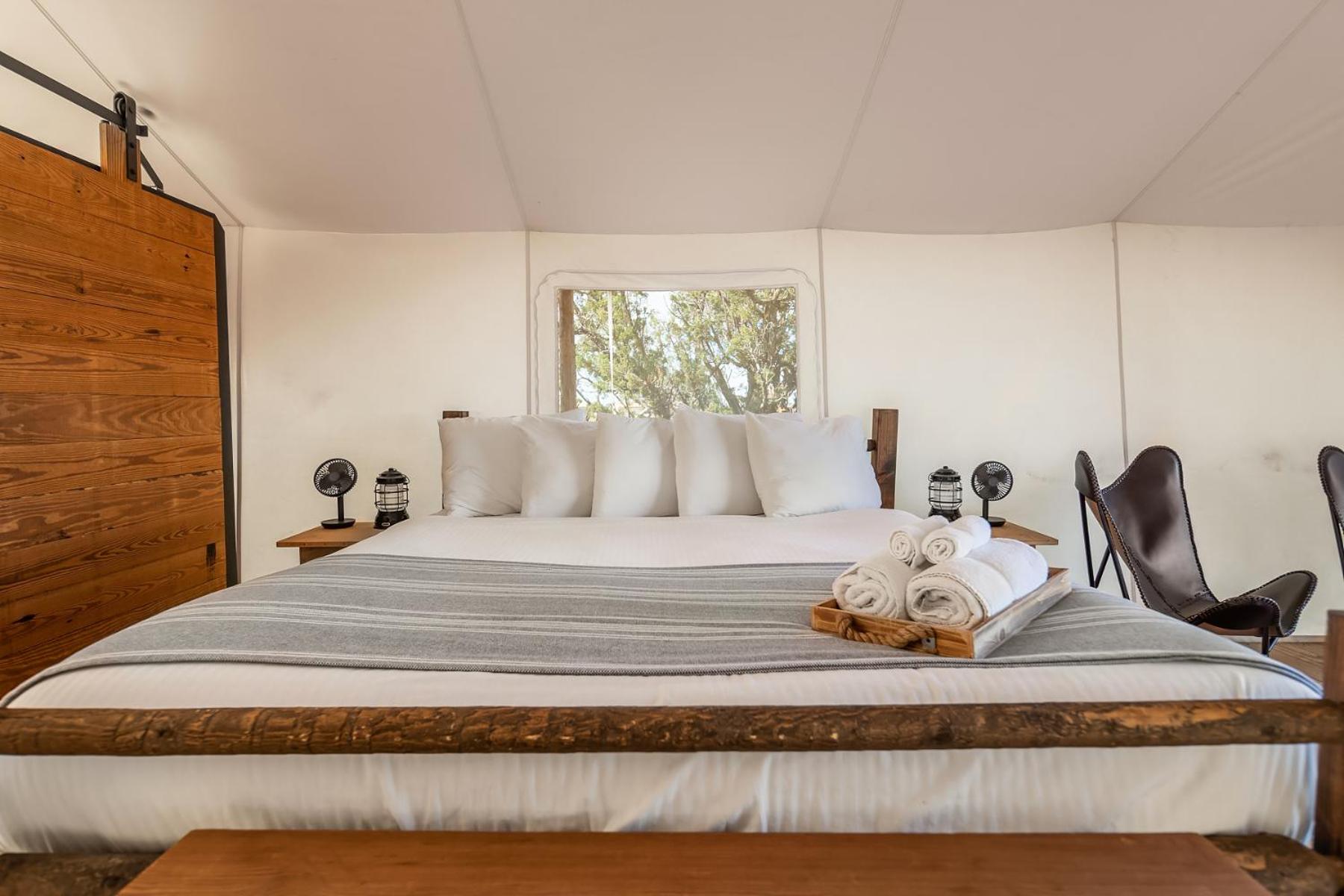 Deluxe Tent with Private Bathroom photo 3