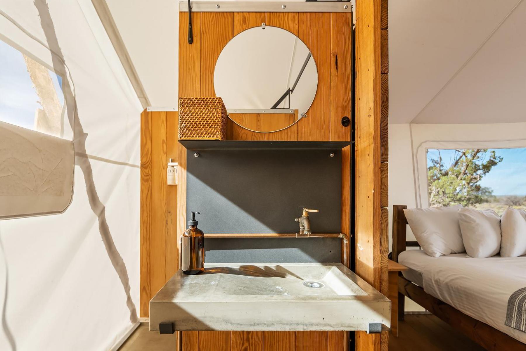 Deluxe Tent with Private Bathroom and Kids Tent photo 2