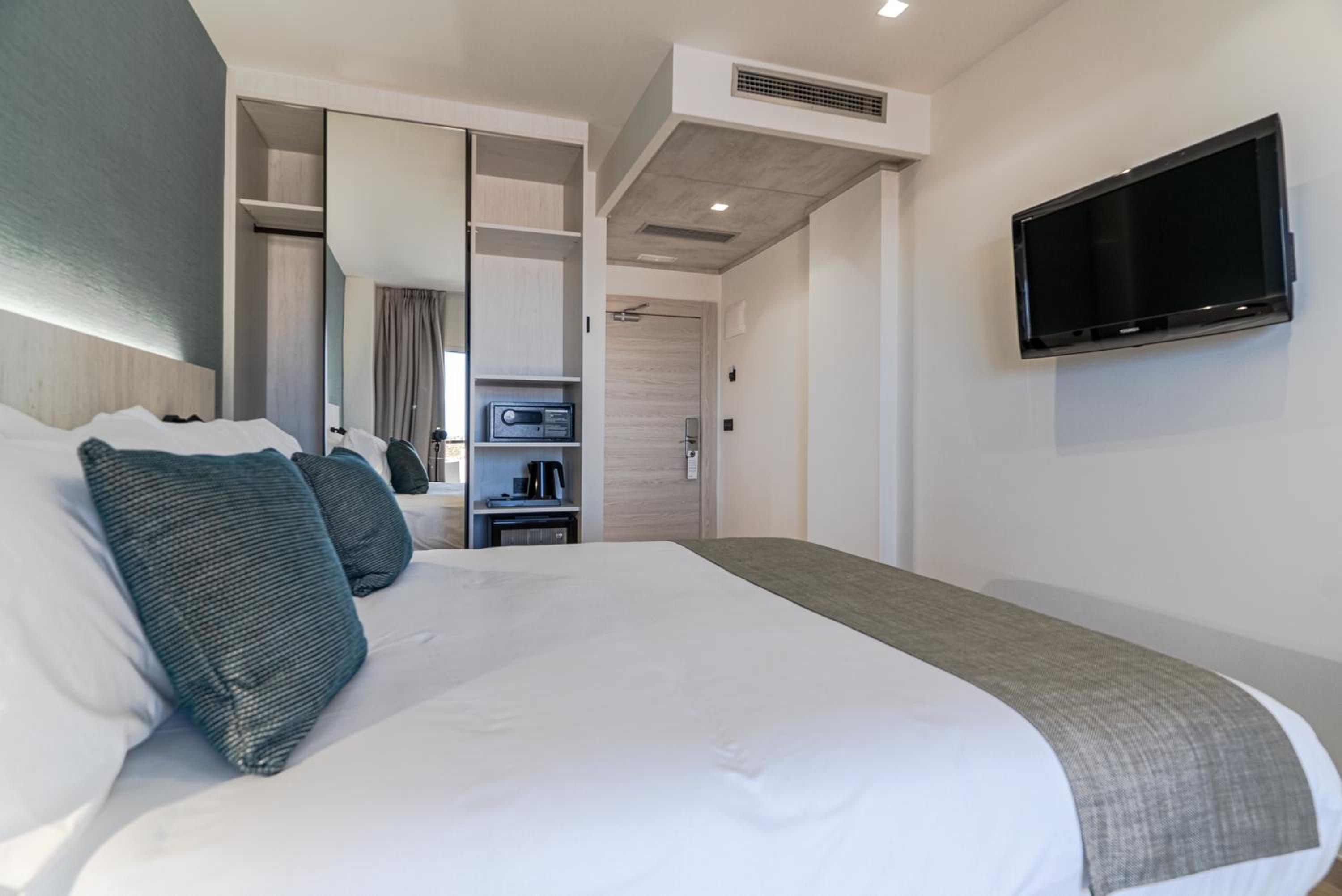 Premium Deluxe Room with Sea View - Photo 5