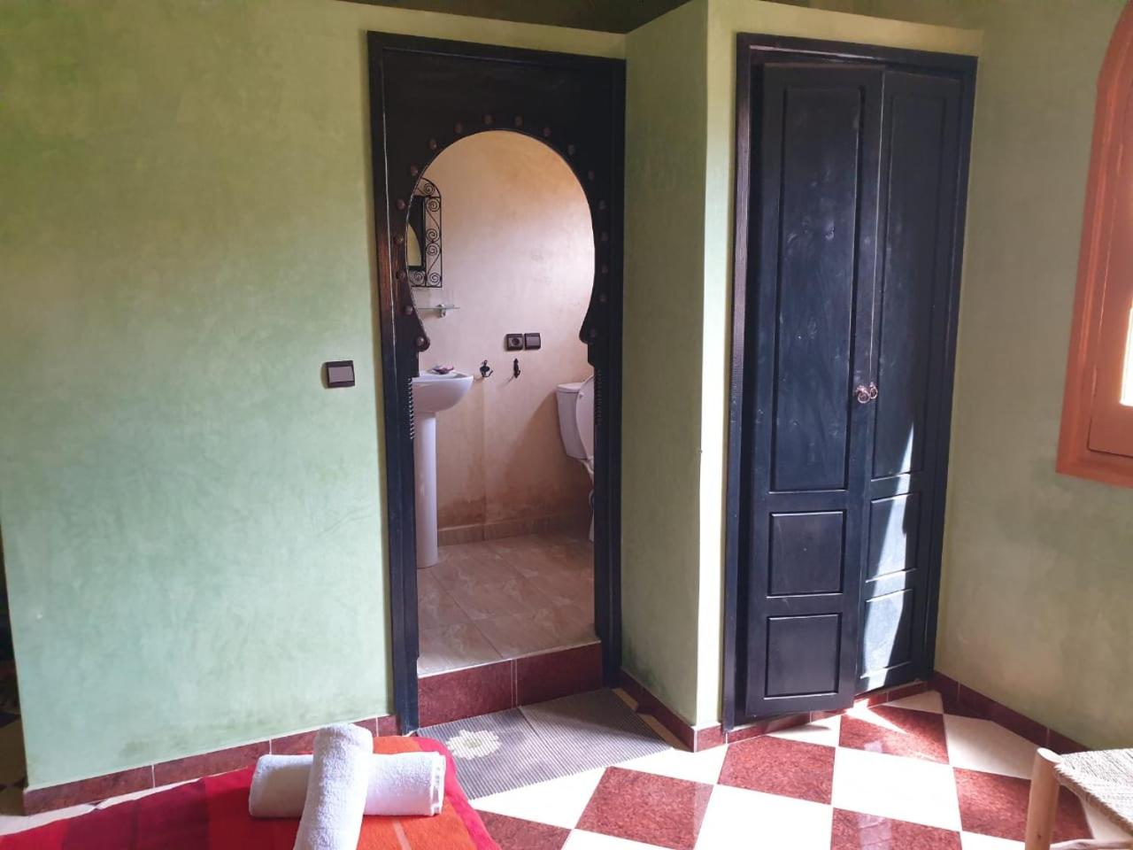 Deluxe Double Room with Shower - Photo 10