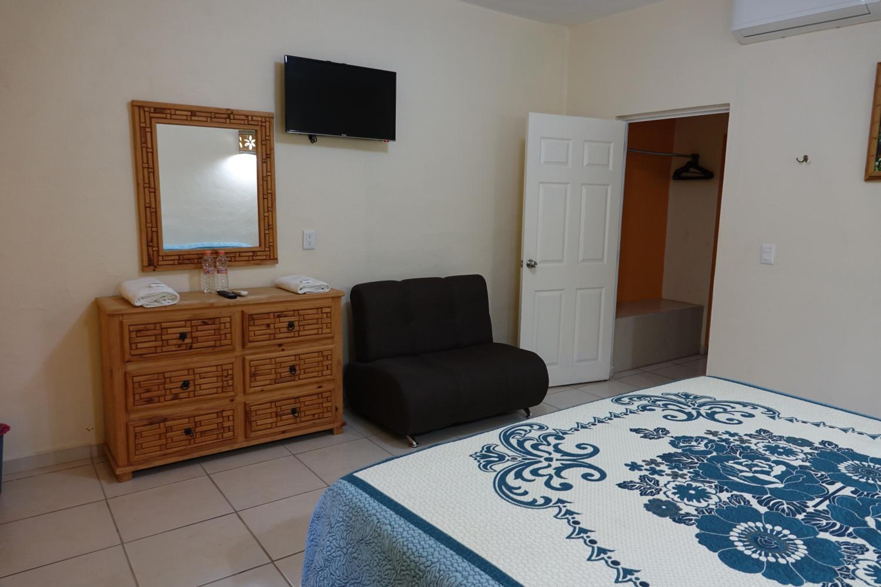 Deluxe Room - Photo 3