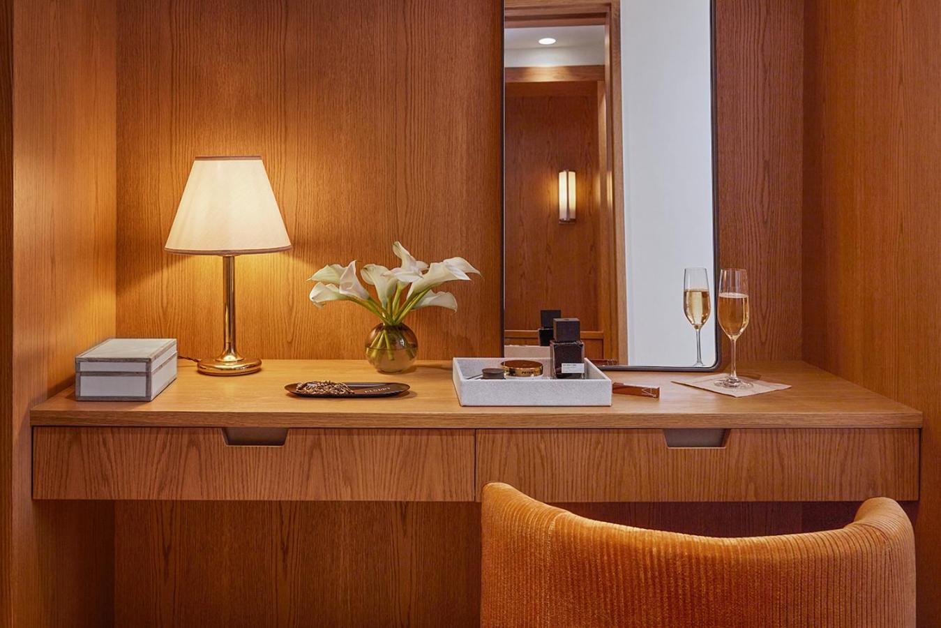 Corner One-Bedroom King Suite
