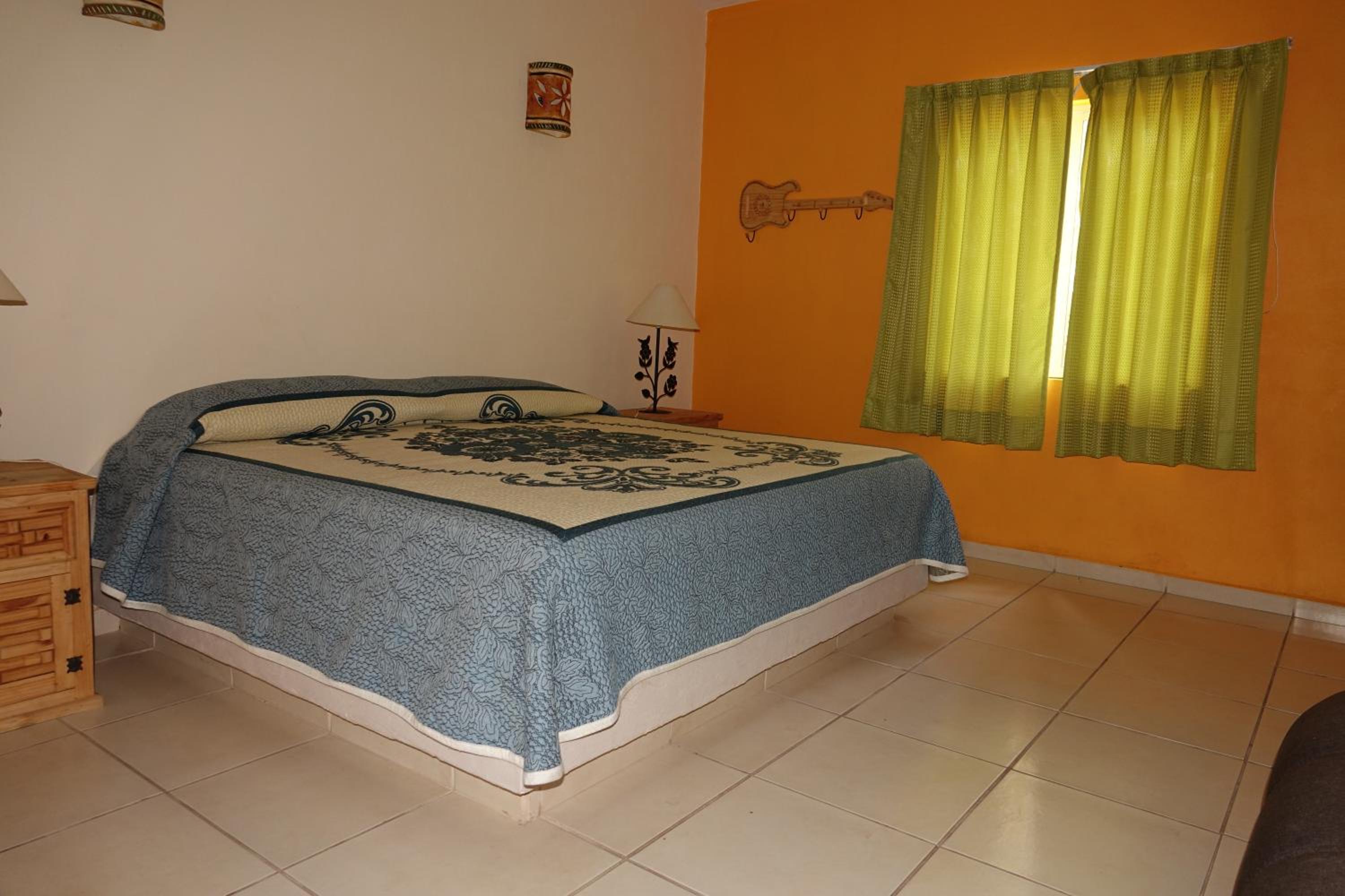 Deluxe Queen Suite - Photo 4