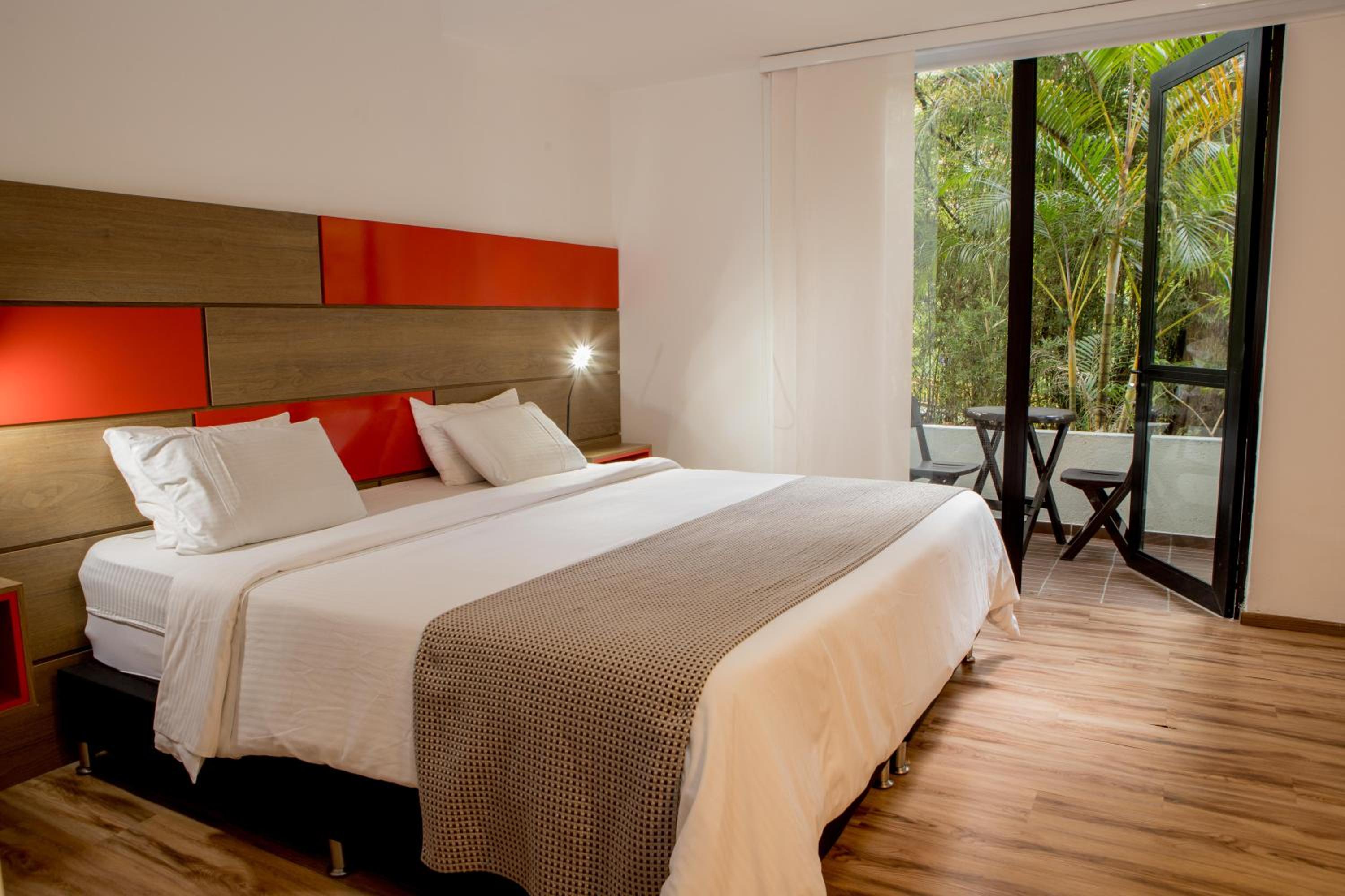 Deluxe Double Room with Balcony photo 1