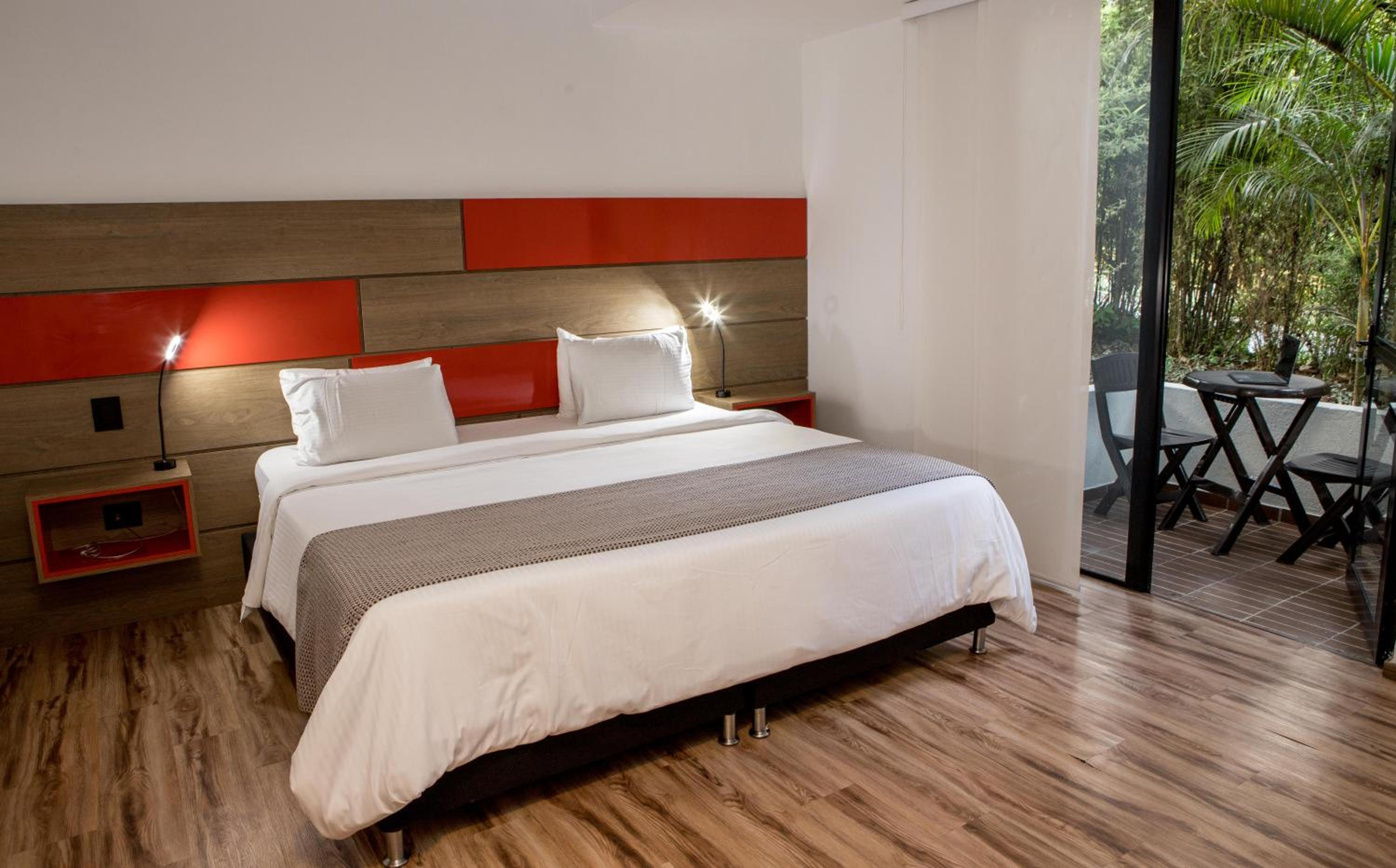 Deluxe Double Room with Balcony photo 3