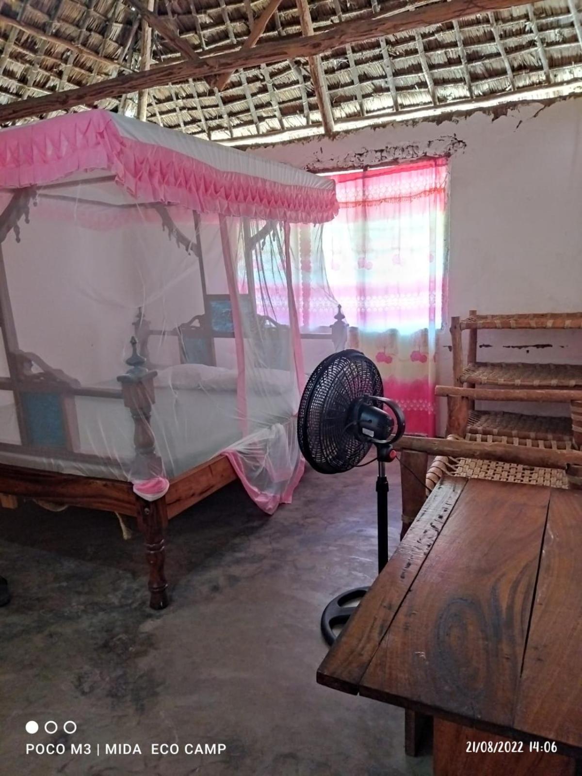 Standard Bungalow with Fan - Photo 11