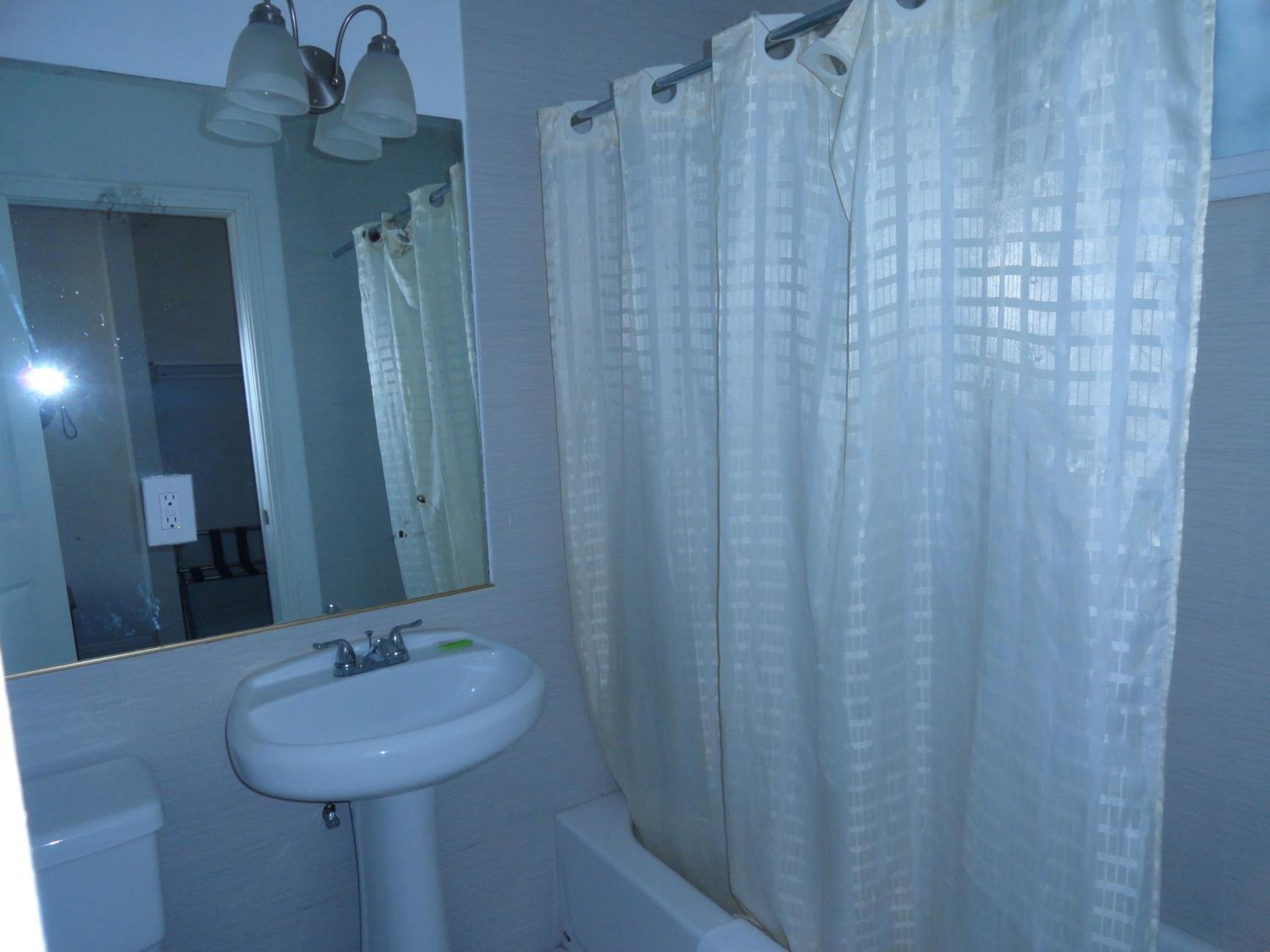 Standard King Room photo 3