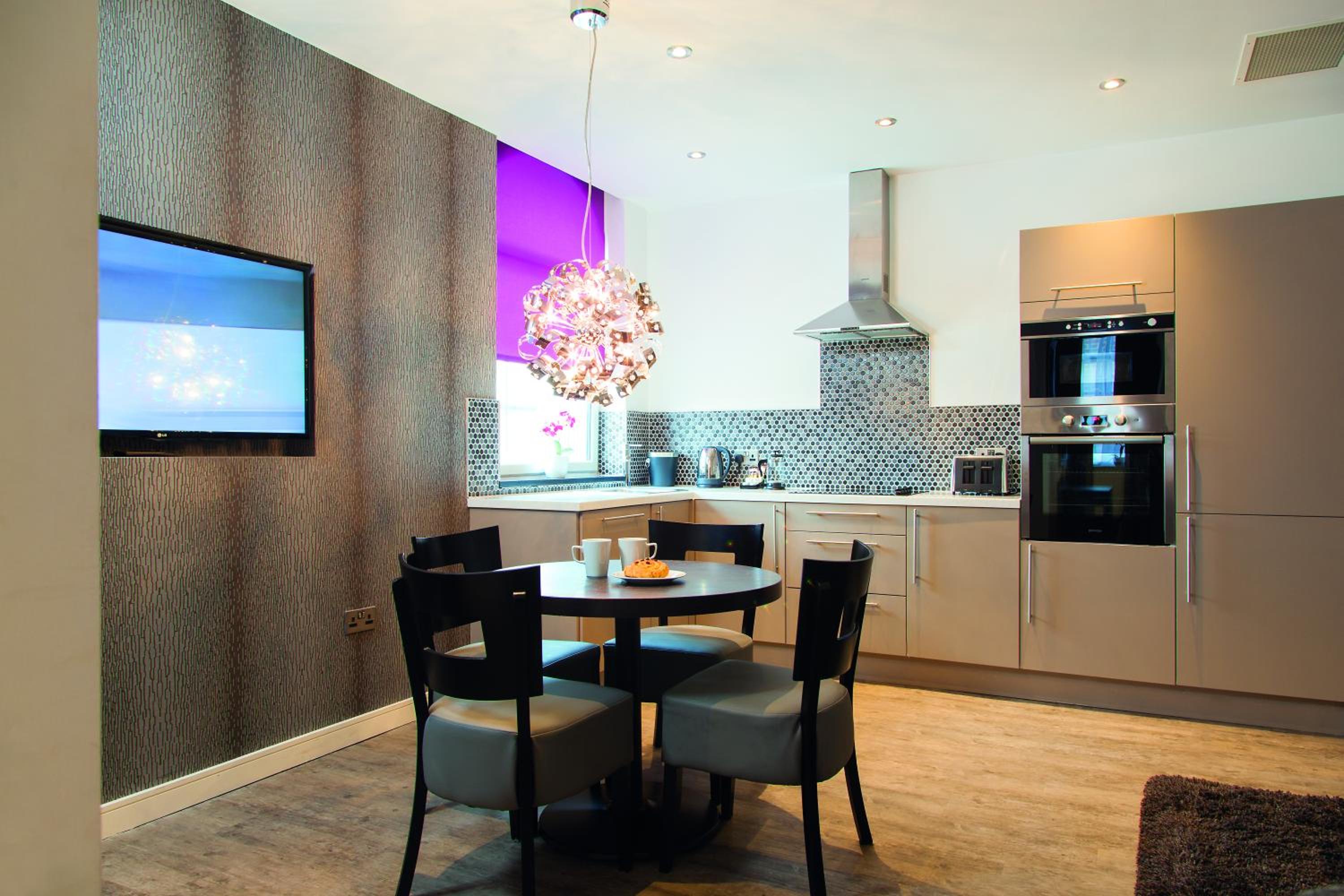 Super-Luxe Studio (sleeps 4) photo 2