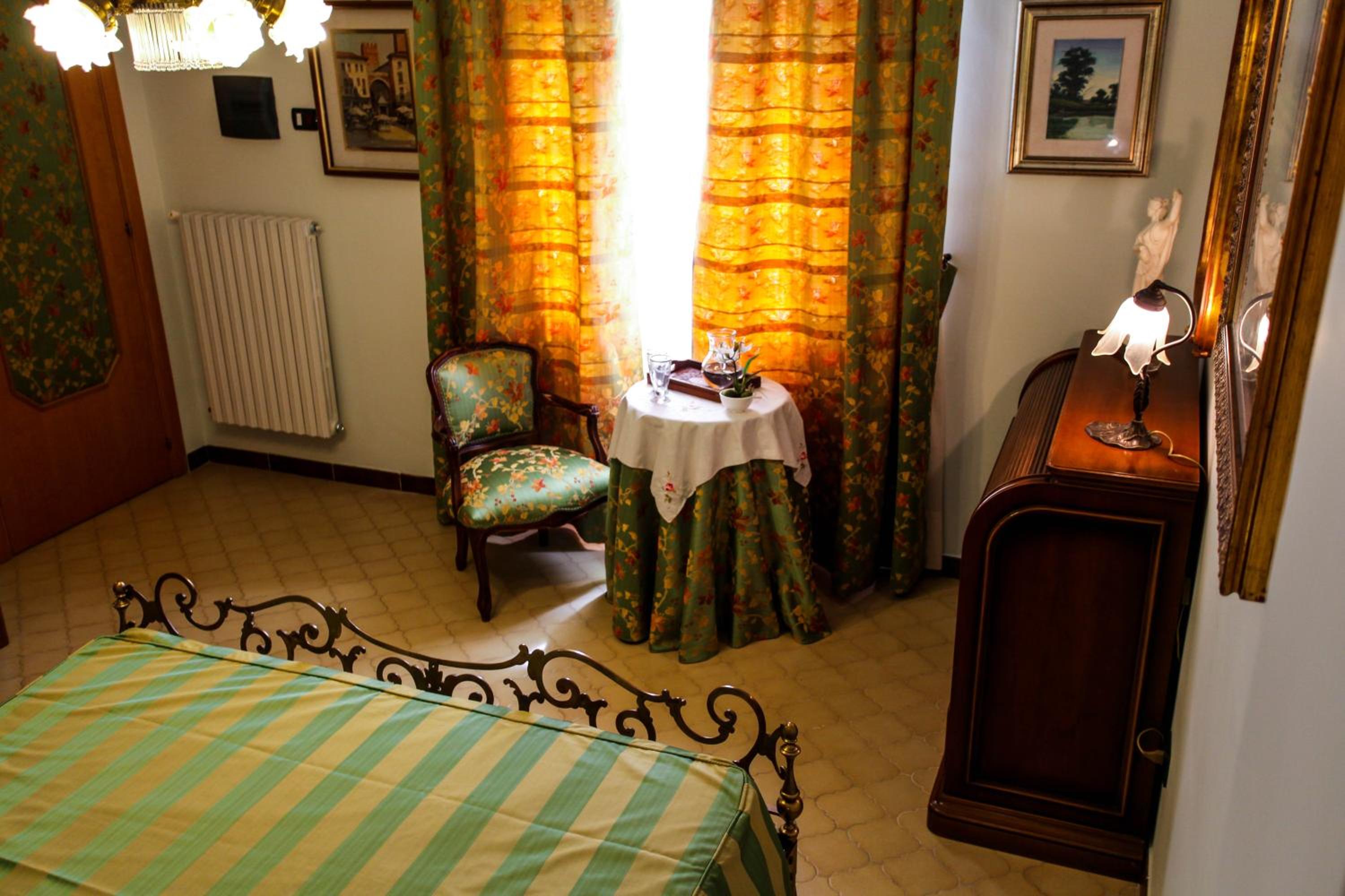 Double Room with Private Bathroom photo 2