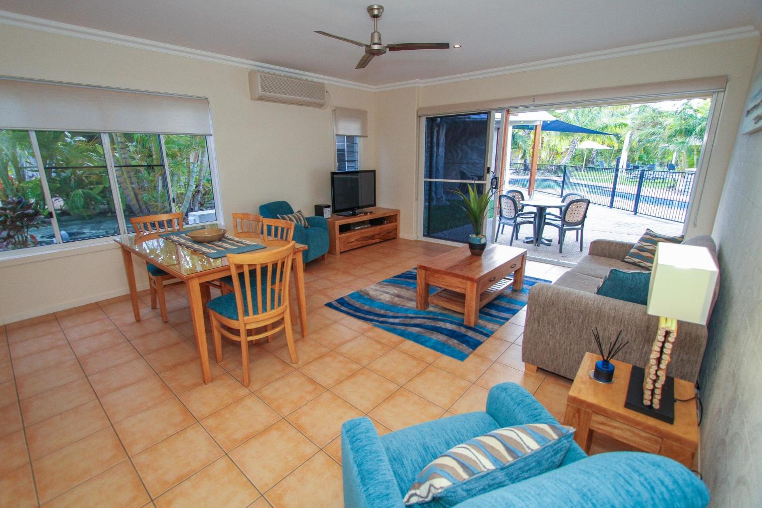 One-Bedroom Poolside Villa photo 2