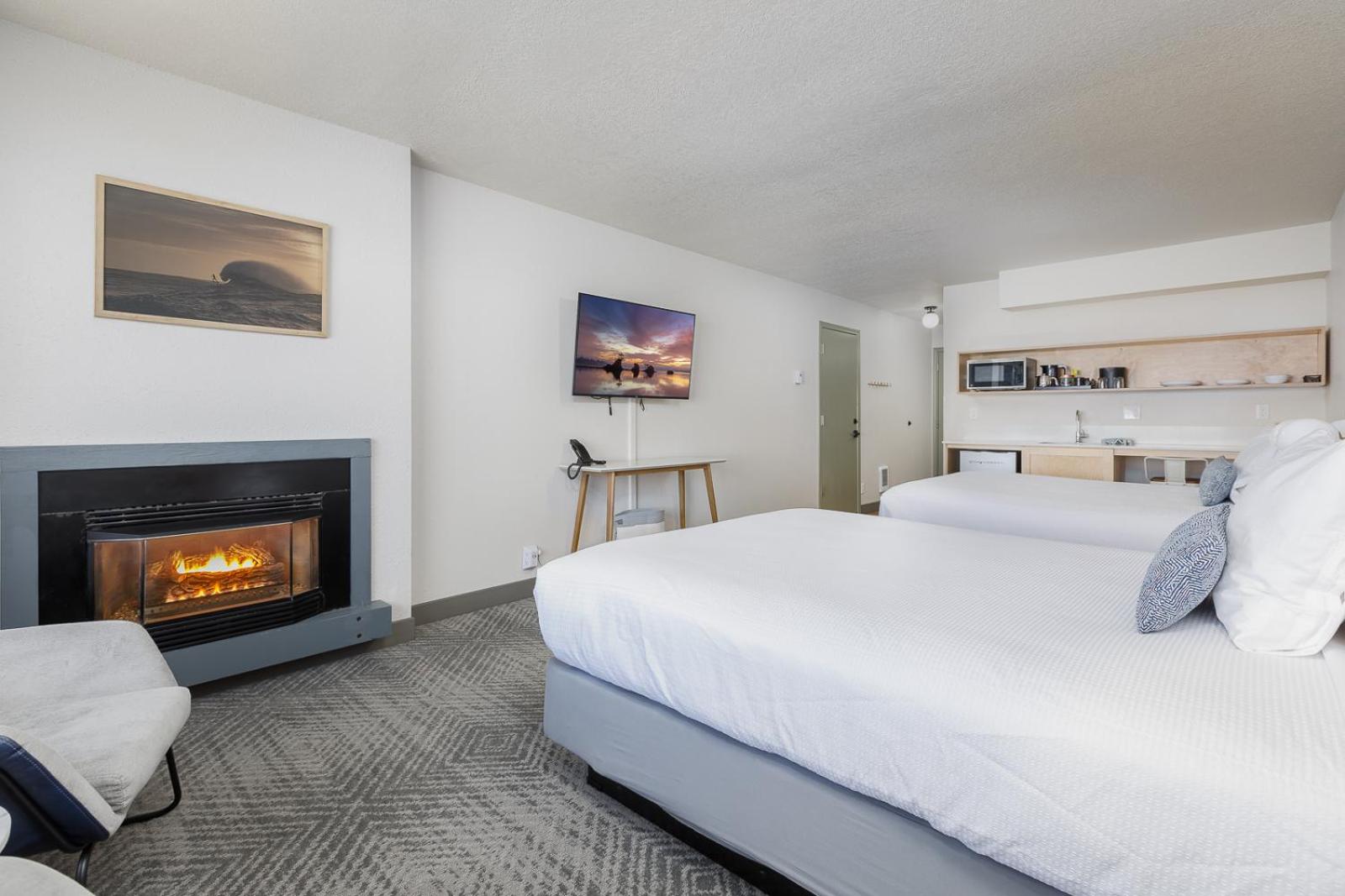Deluxe Queen Room with Two Queen Beds - Non-Smoking