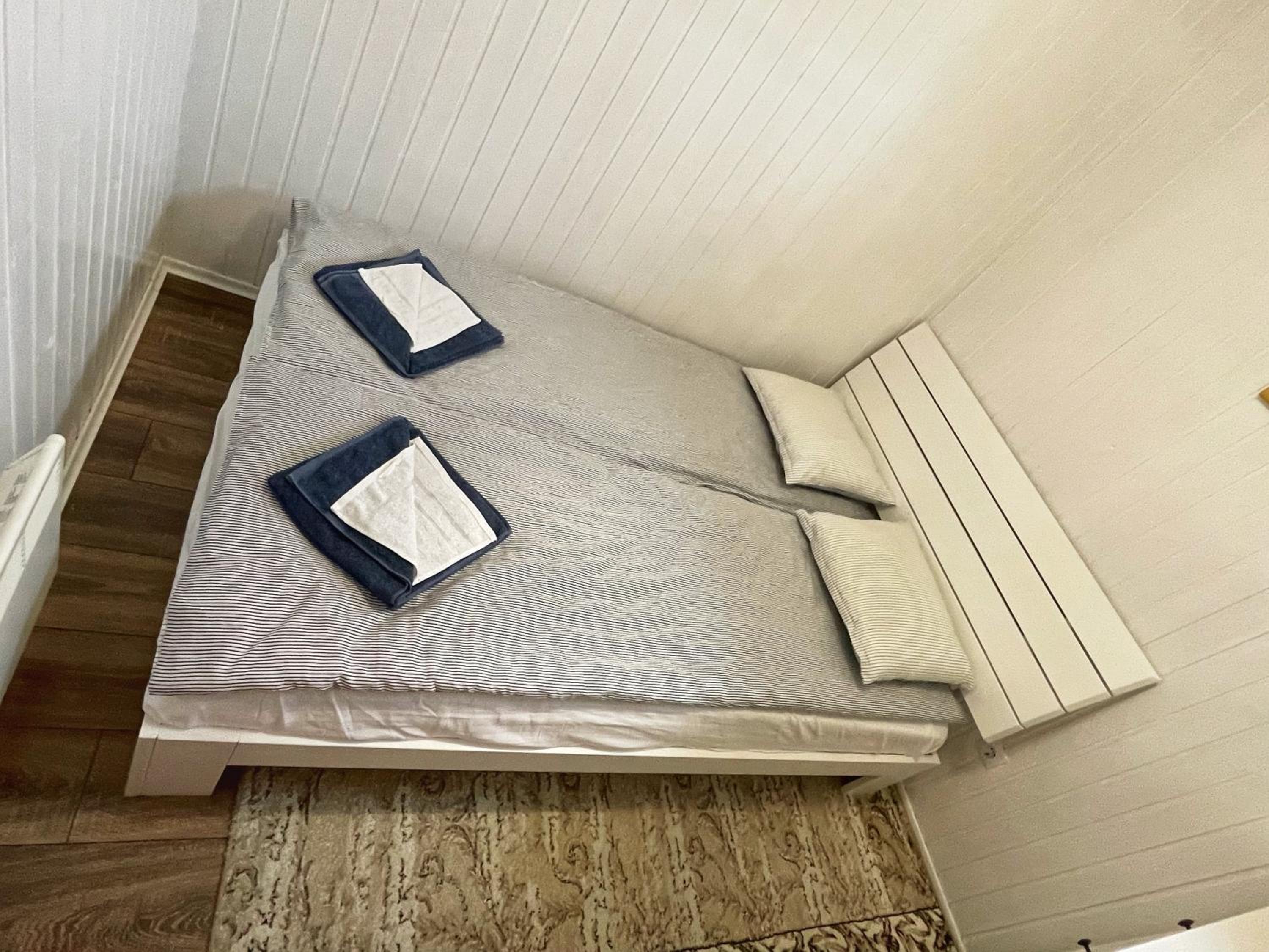 Two-Bedroom House - Photo 18