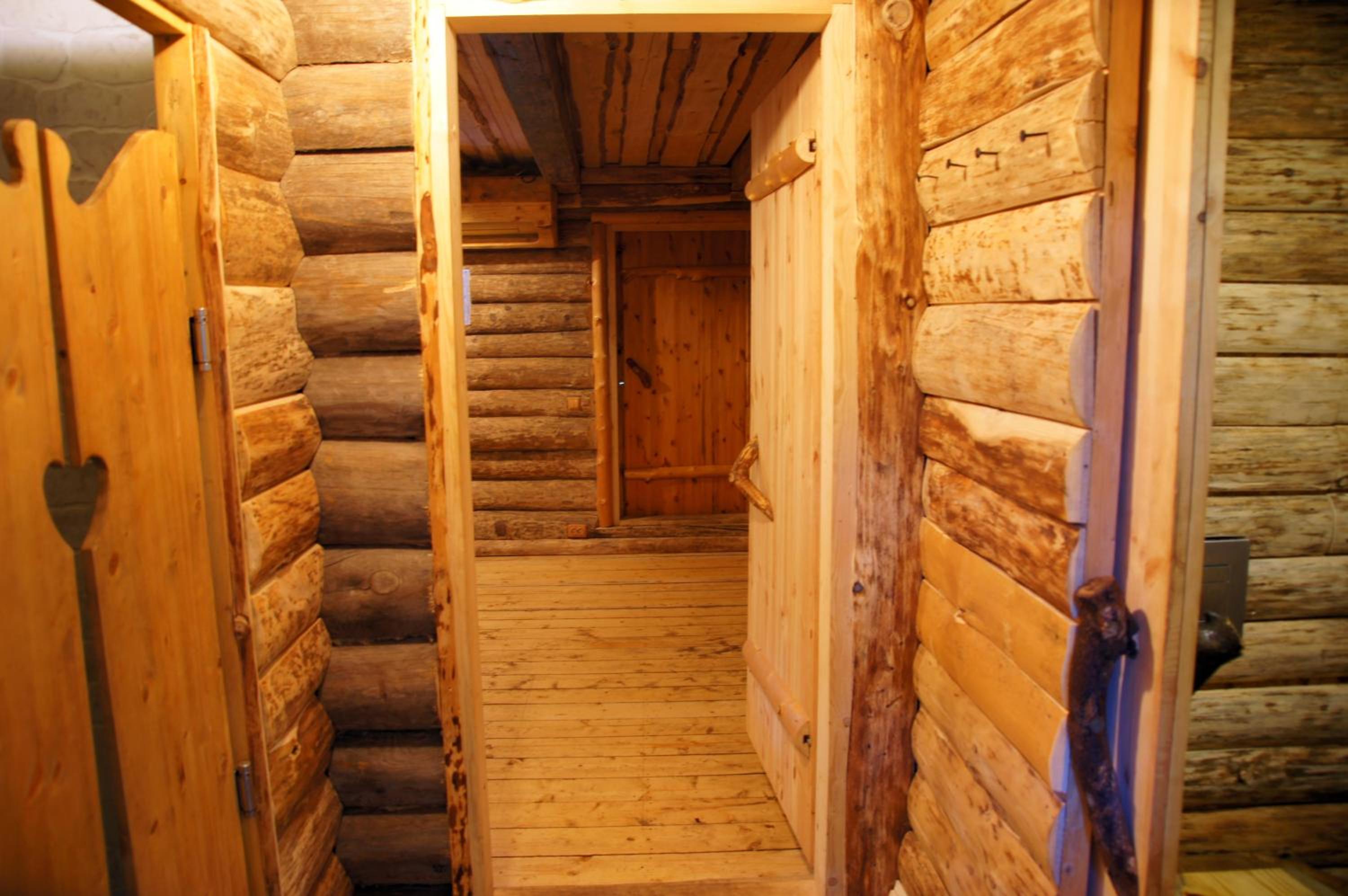 Four-Bedroom House - Photo 2
