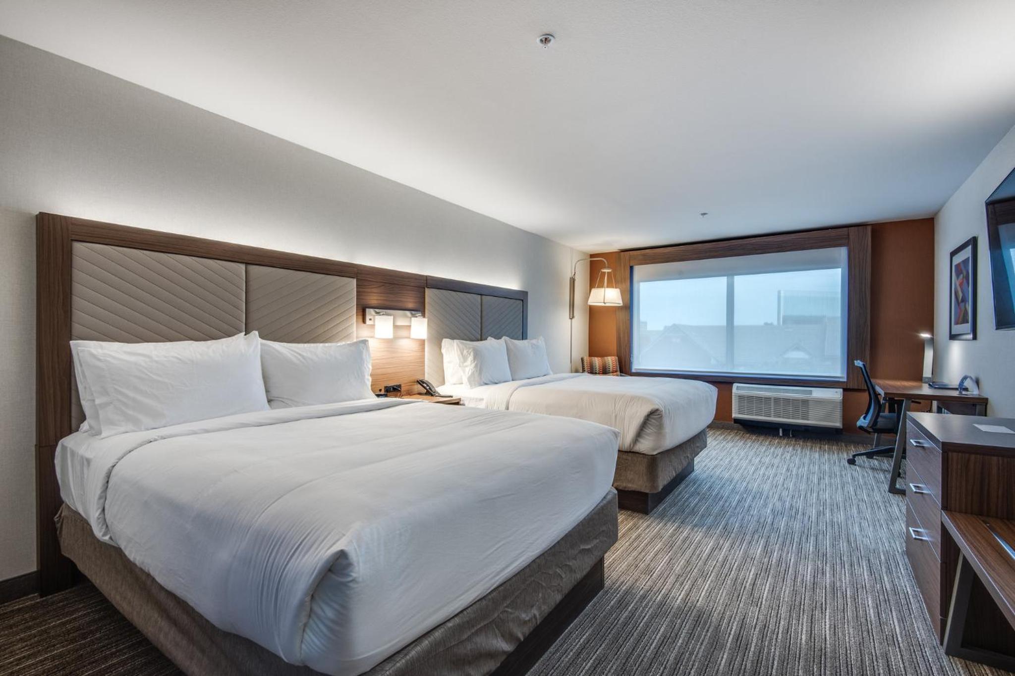 Queen Suite with Two Queen Beds photo 1