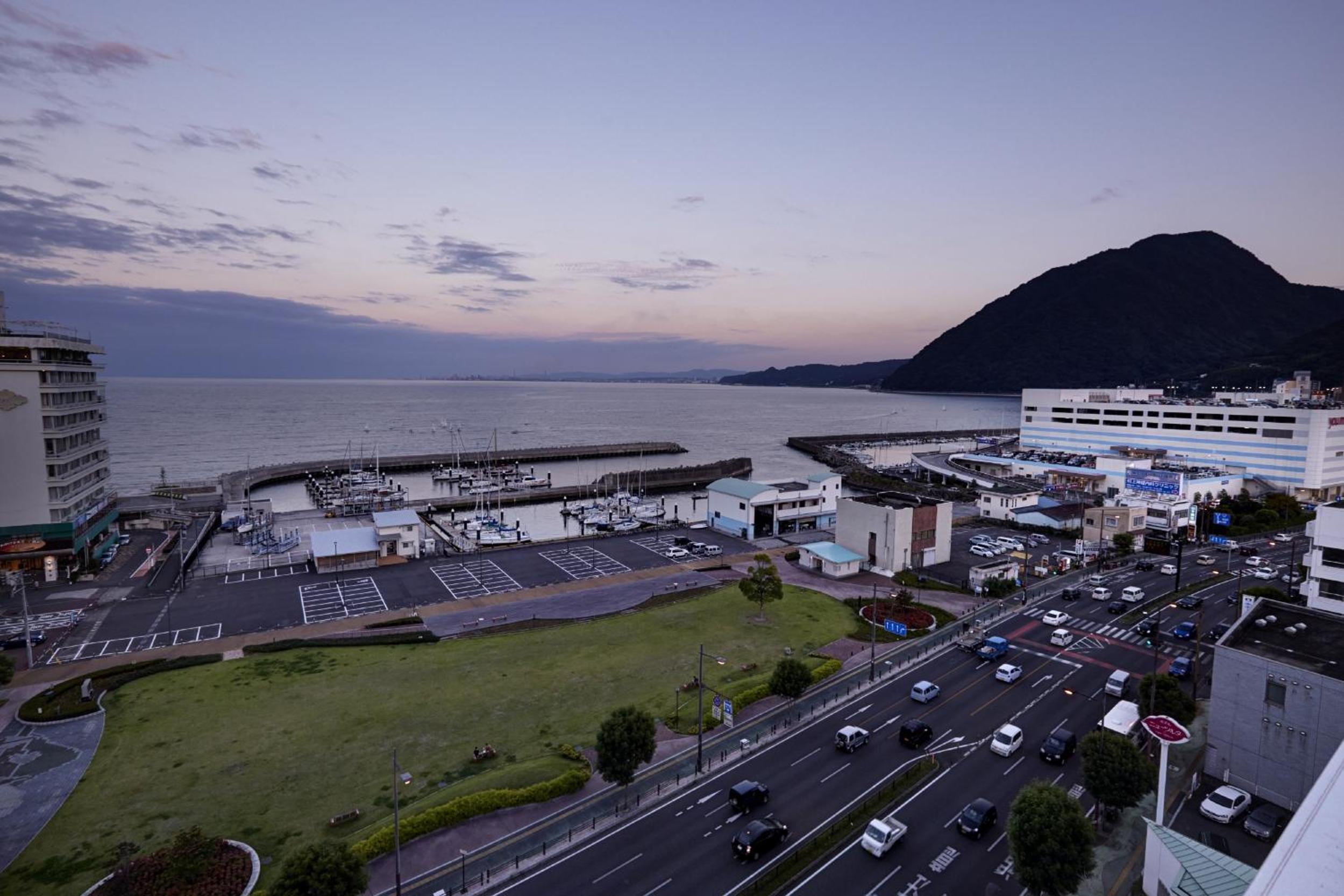 Standard Japanese-Style Room with Beppu Bay View with Bathtub - Non-Smoking - 5F-6F (28㎡) photo 2