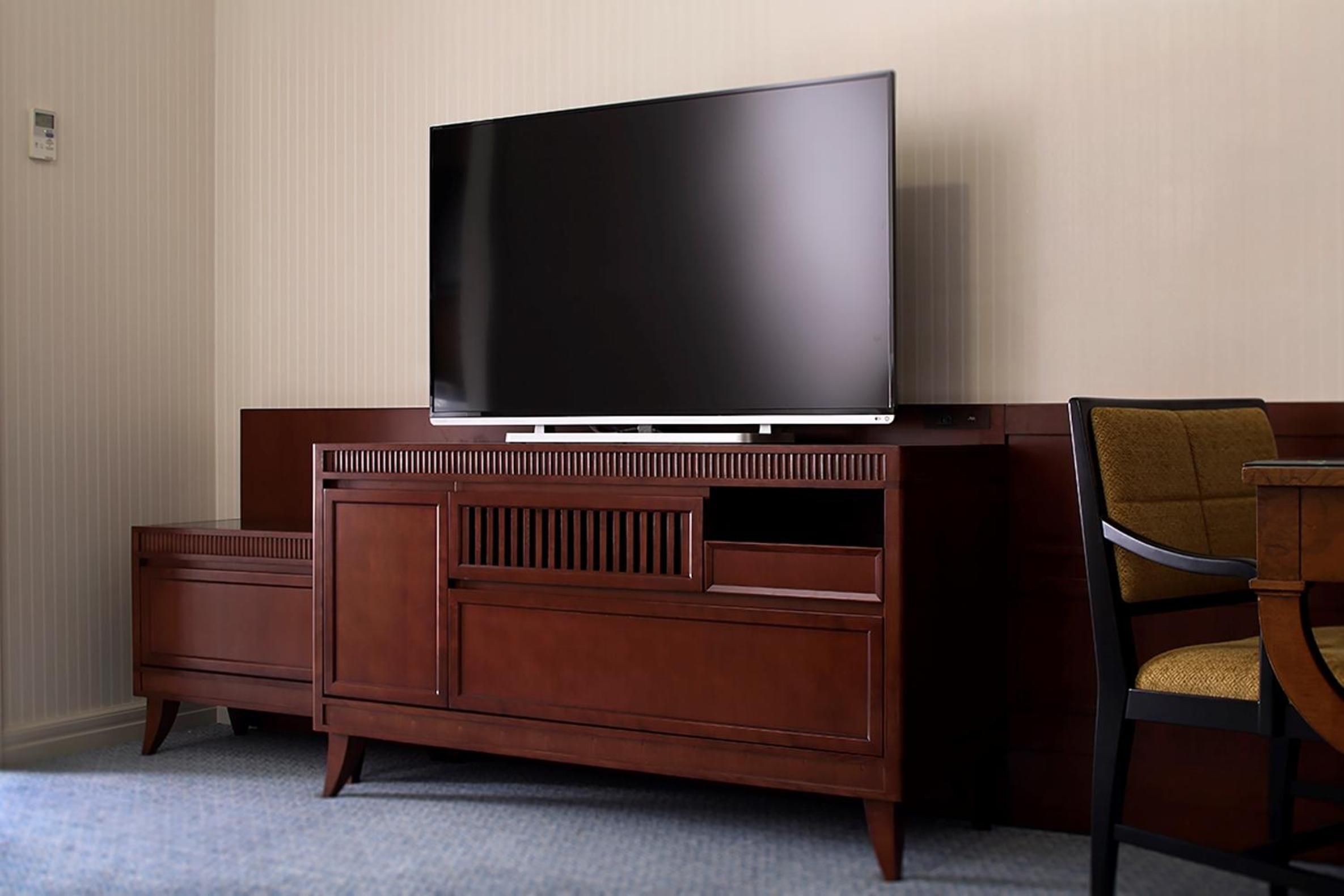 Prime Superior King Room with City View and Spa Access thumbnail 5