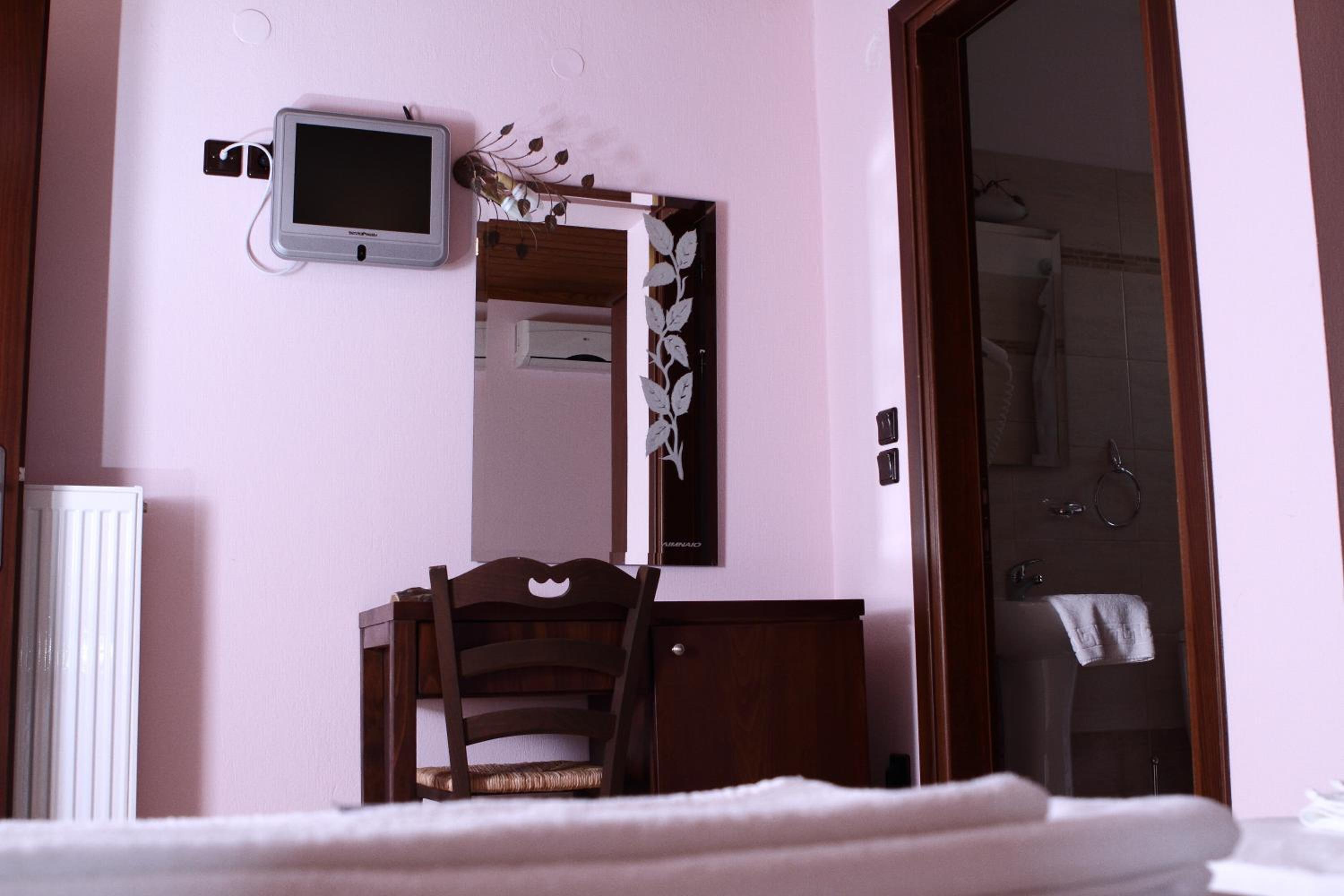 Basic Double Room - Photo 9